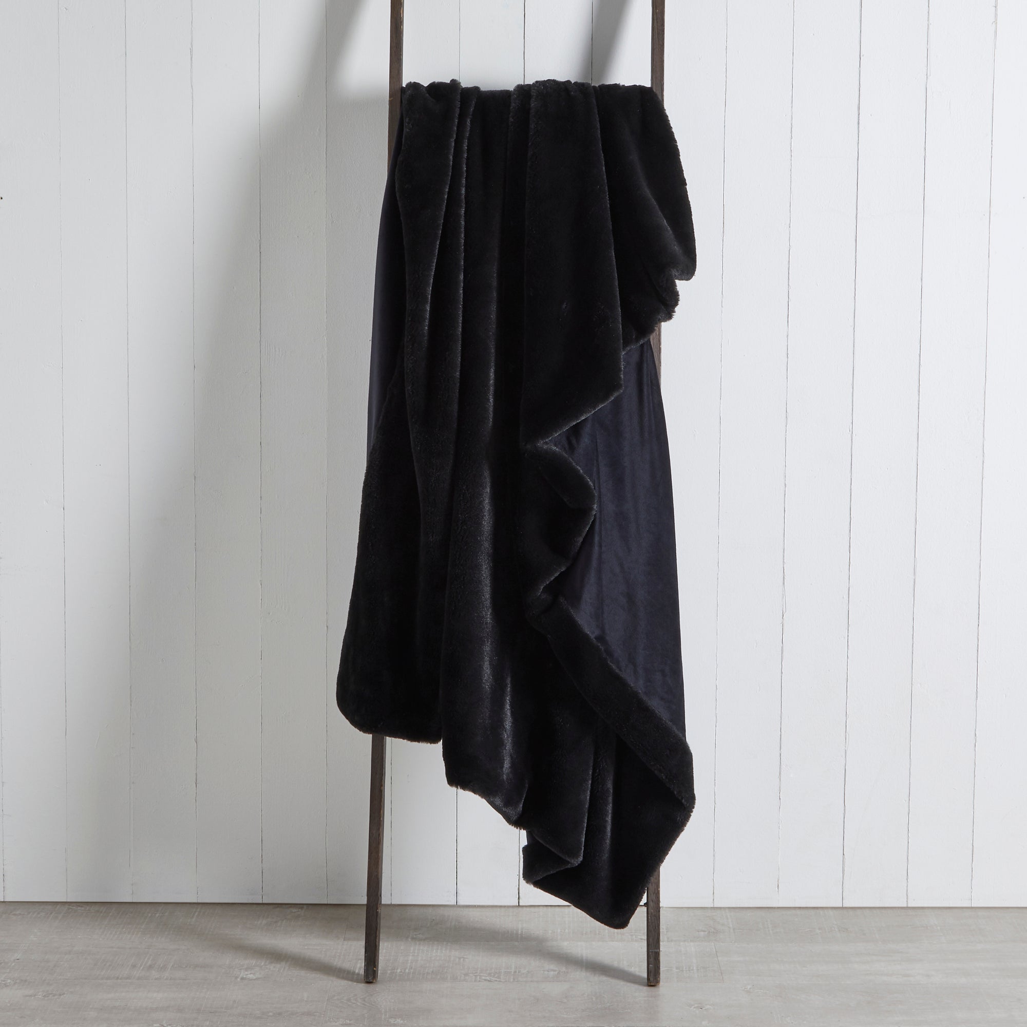 Lenon Plush Throw Black