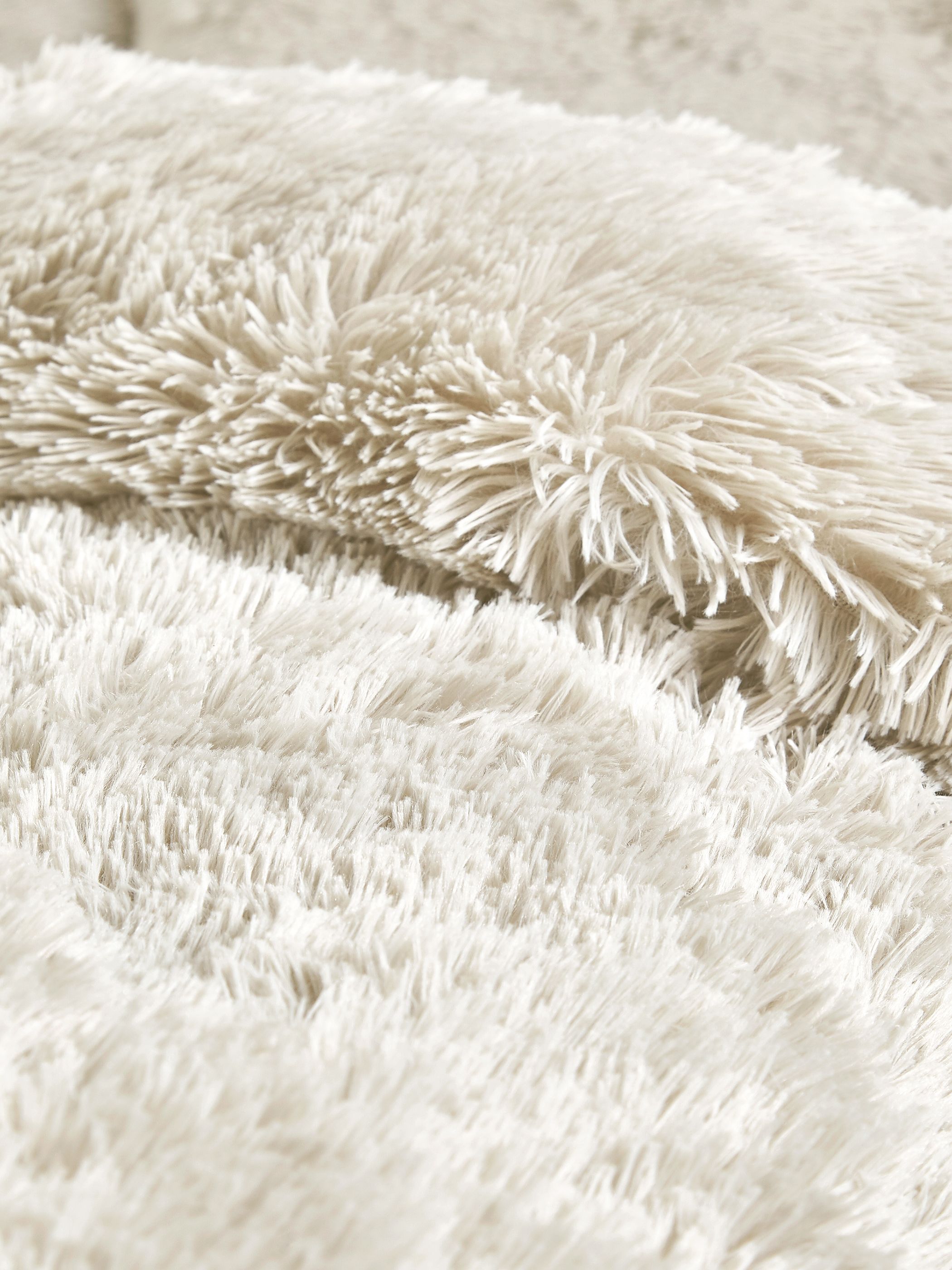 Catherine Lansfield 'Cuddly' Faux Fur Duvet Set in Cream 3