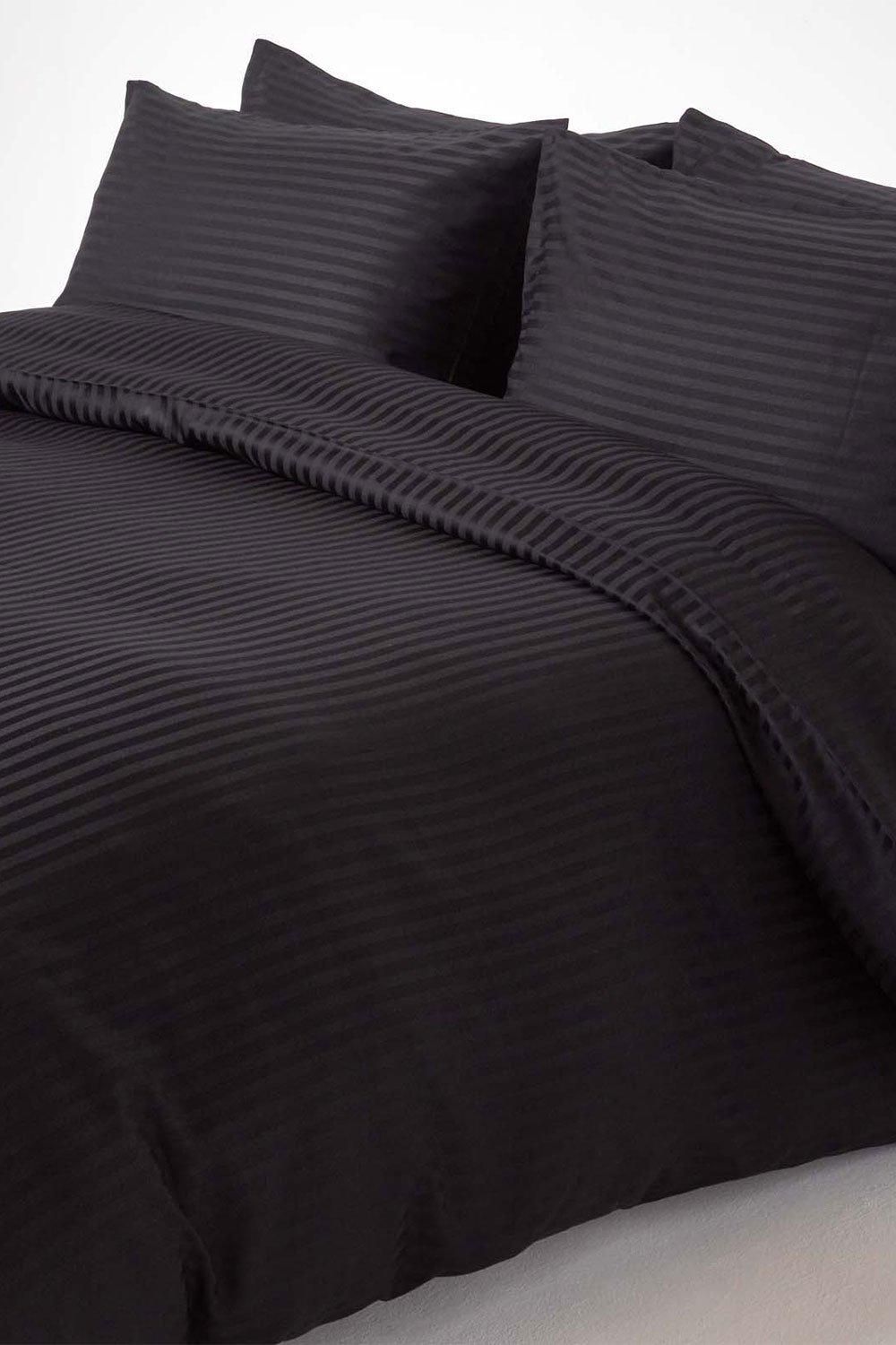 Homescapes Egyptian Cotton Stripe Duvet Cover & Pillowcase 330 TC in Black