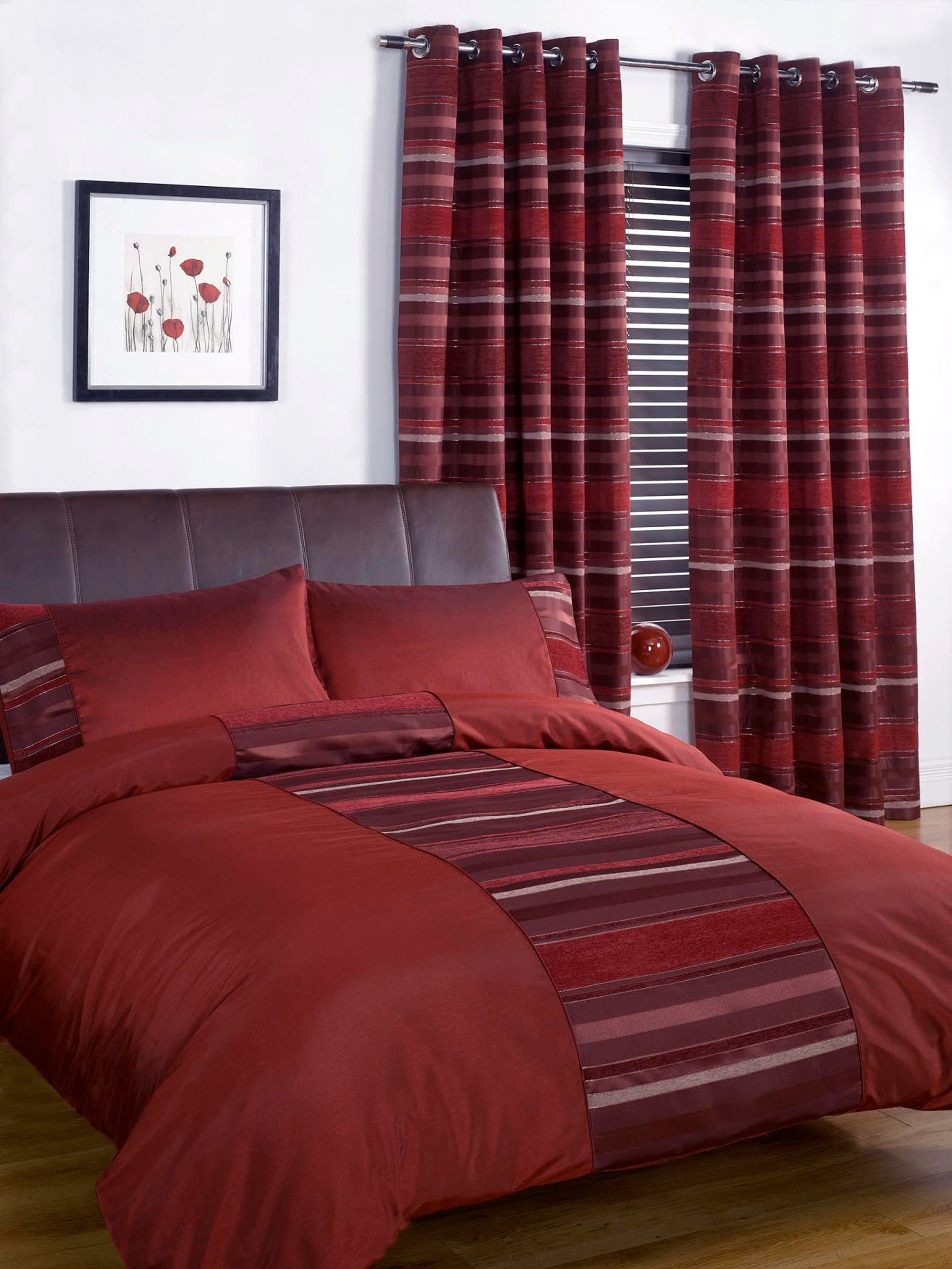 Rapport Home New York Polycotton Duvet Cover Set With Pillowcase in Red