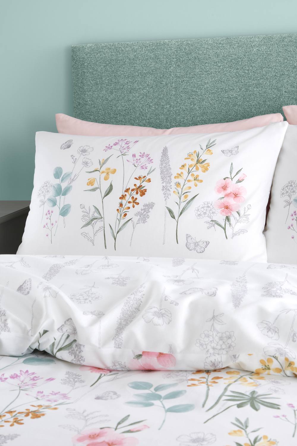 Catherine Lansfield 'Emilia Floral' Reversible Duvet Cover Set in White 3
