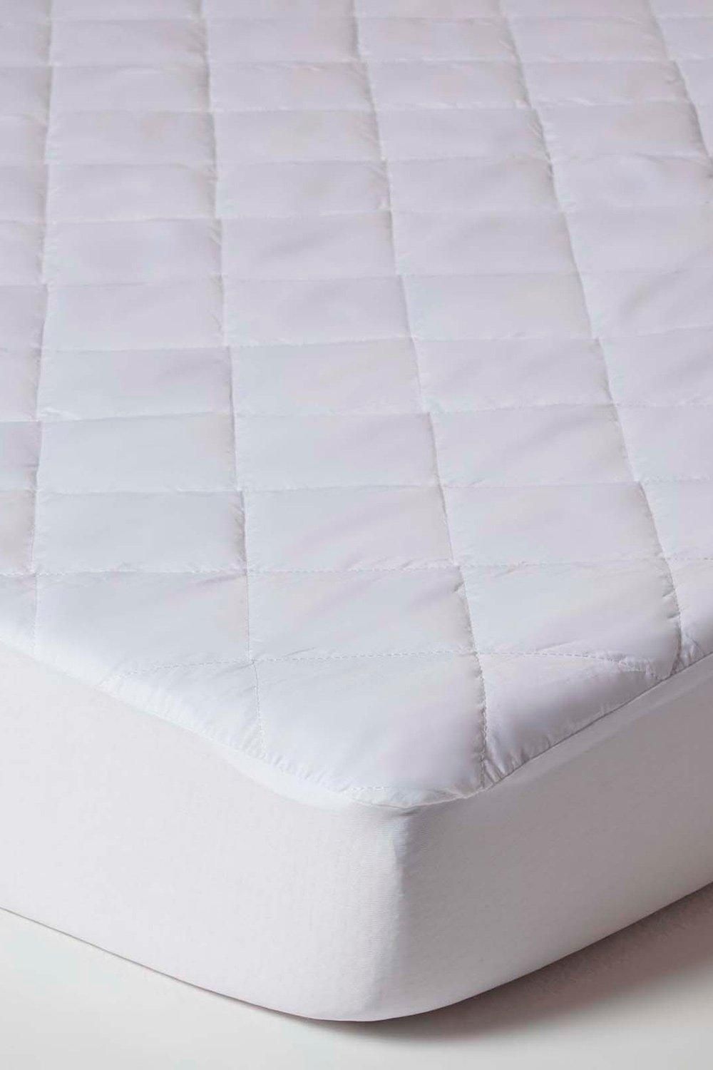 Homescapes Anti Allergy Mattress Protector in White