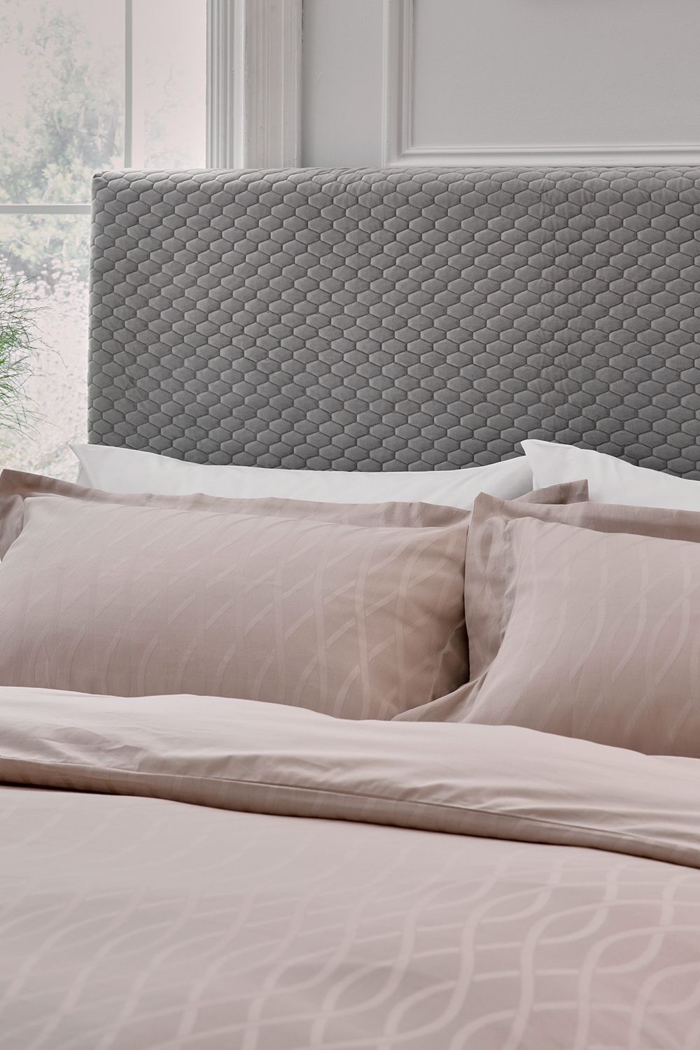 1951 'Ravello' Luxury 250 Thread Count Cotton Duvet Cover Set in Light Brown 2