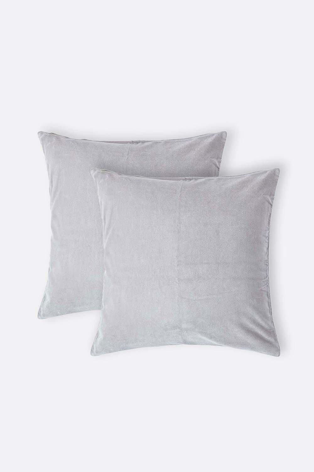 Homescapes Set of 2 Velvet Cushion Covers in Light Grey