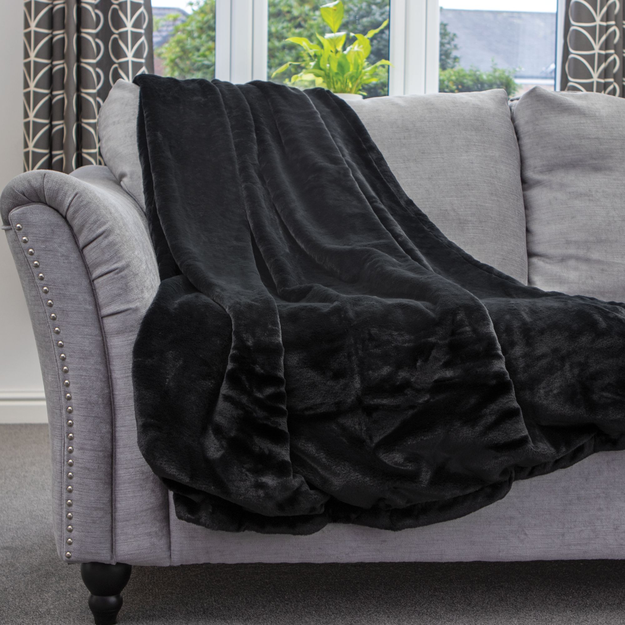 Dreamcatcher Luxury Faux Fur Polyester Throw Over Blanket 160x130cm in Black