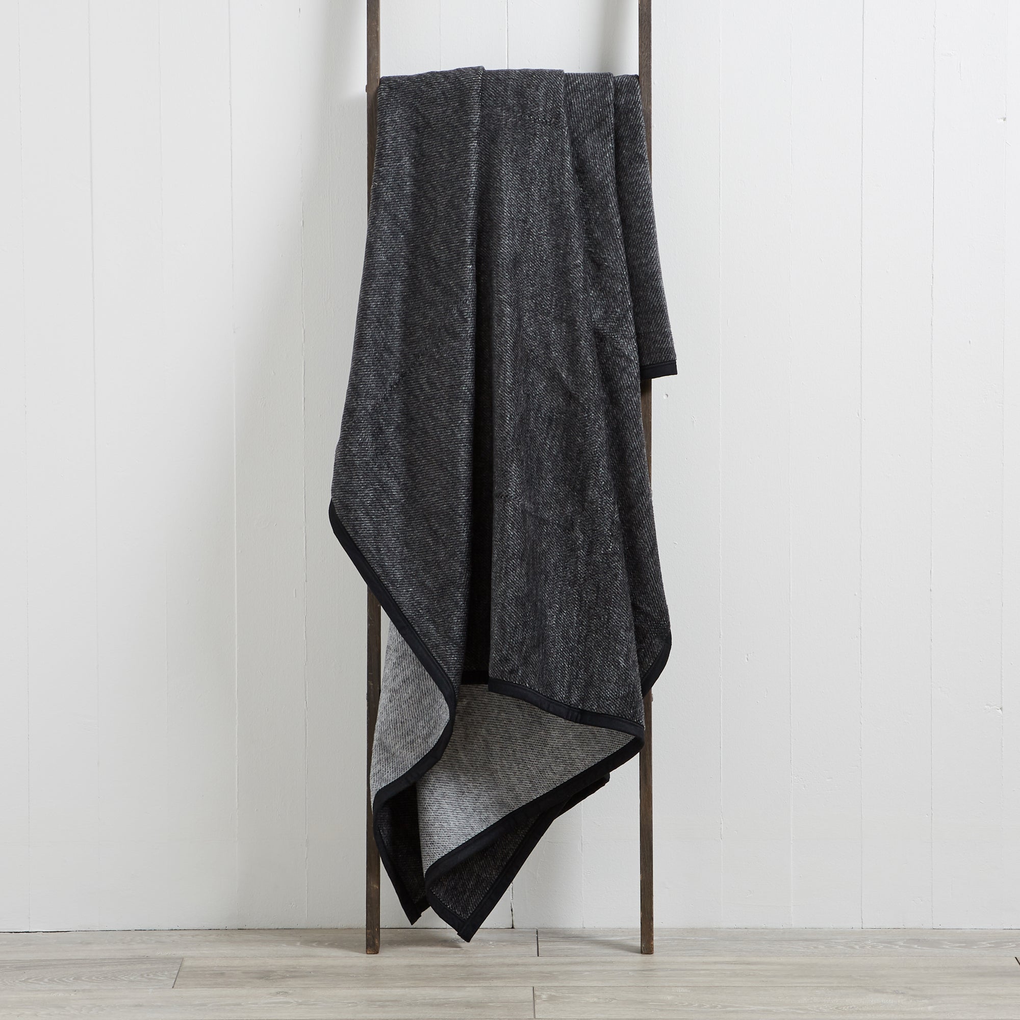 Thermosoft Textures 220cm x 240cm Blanket Grey