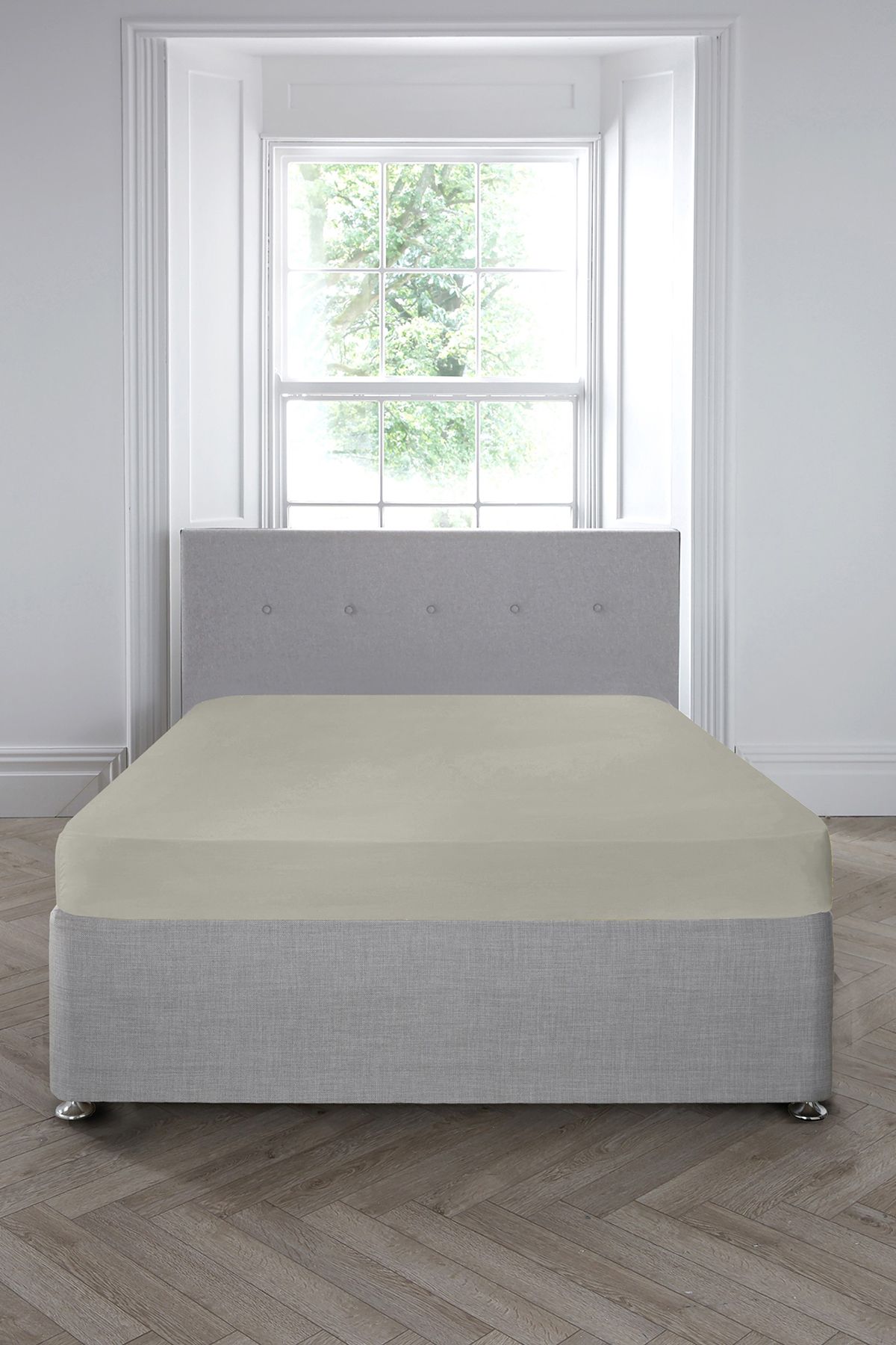 Appletree 'Premium 200TC Plain Dye' Hotel Quality 100% Percale Cotton Fitted Bed Sheet in Silver | Size: Super King Fitted