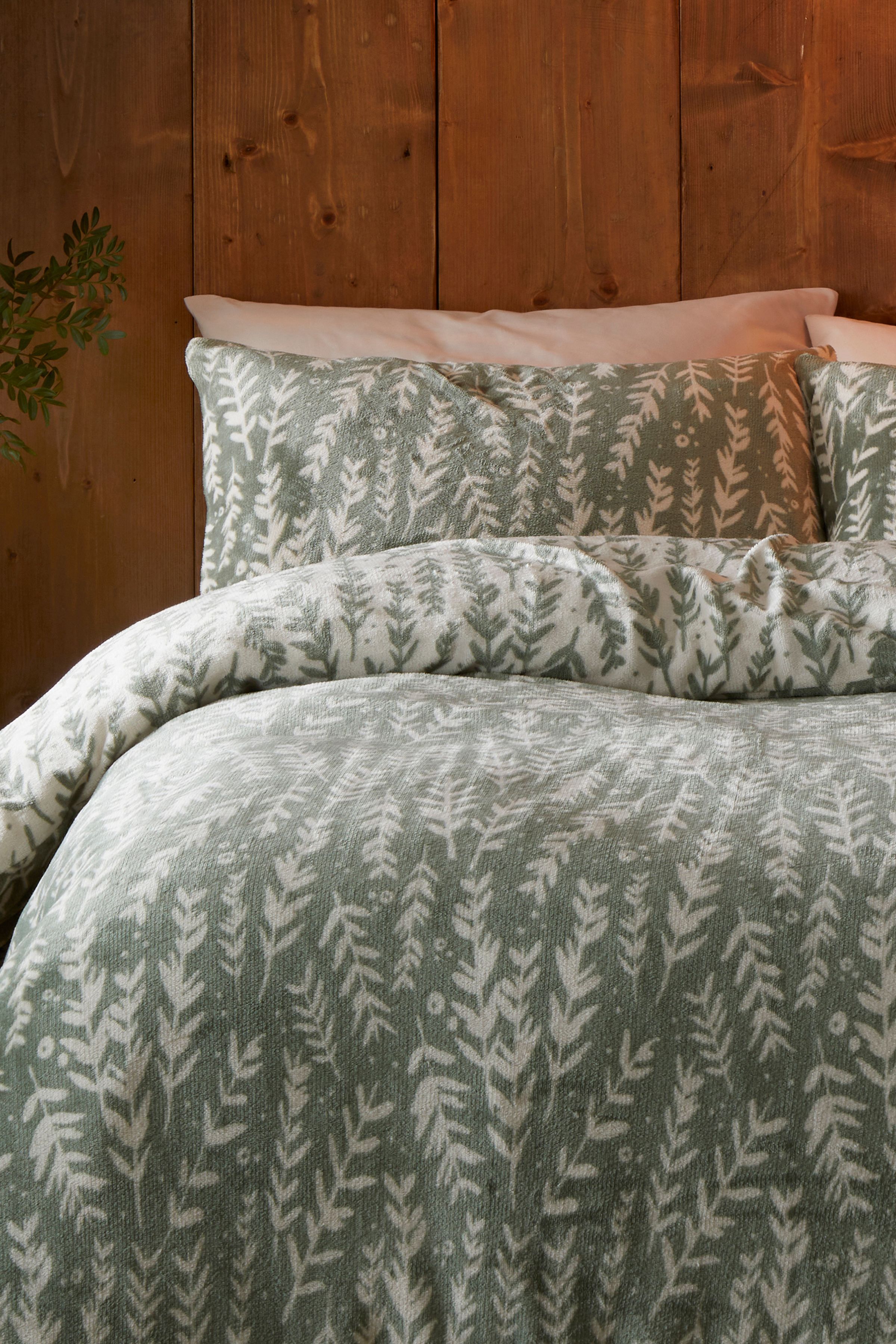 Fusion 'Winter Foliage' Super Soft Fleece Duvet Cover Set in Green 2