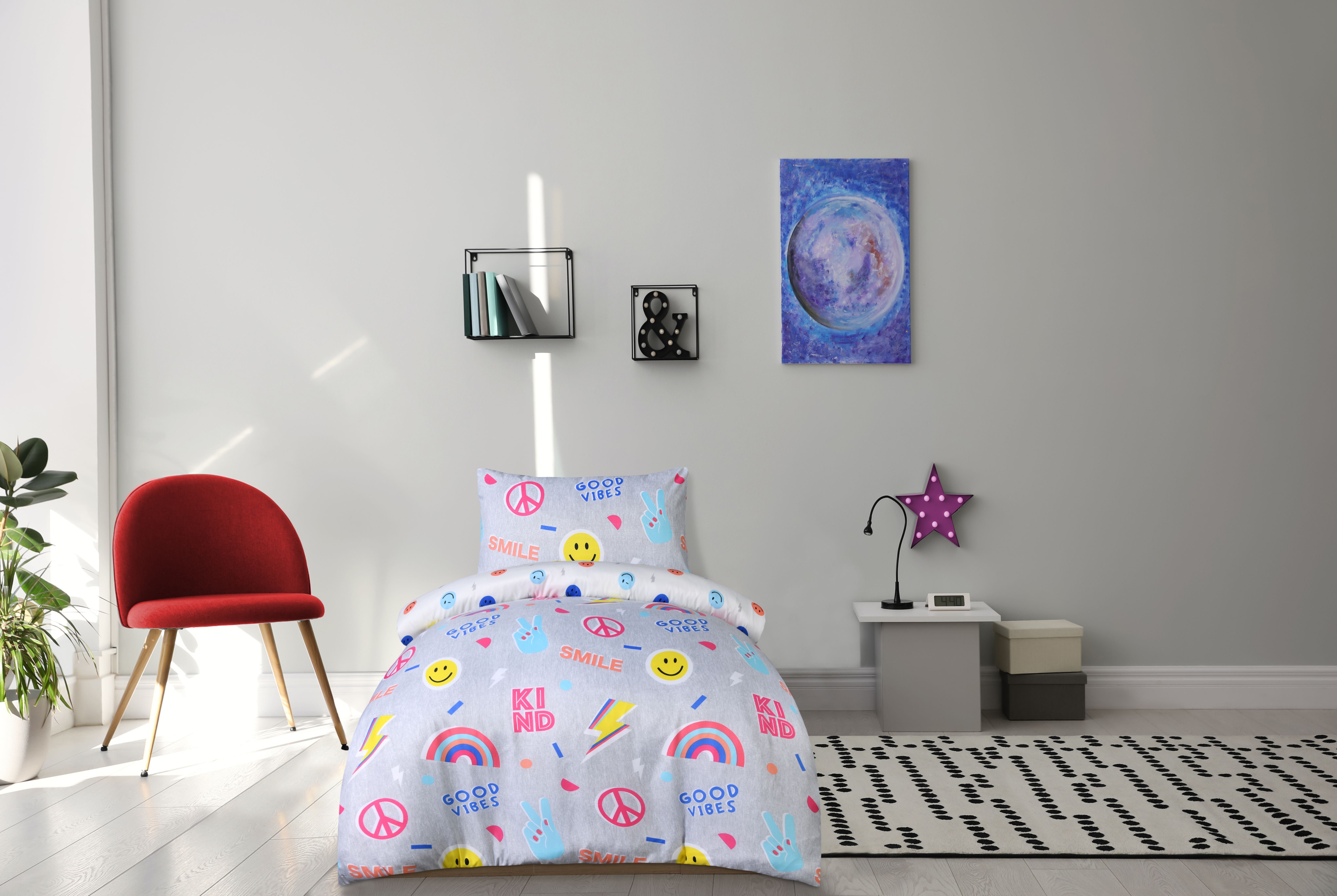 Smart Living Luxury Super Soft Reversible Fun Graffiti Duvet Set & Pillowcases