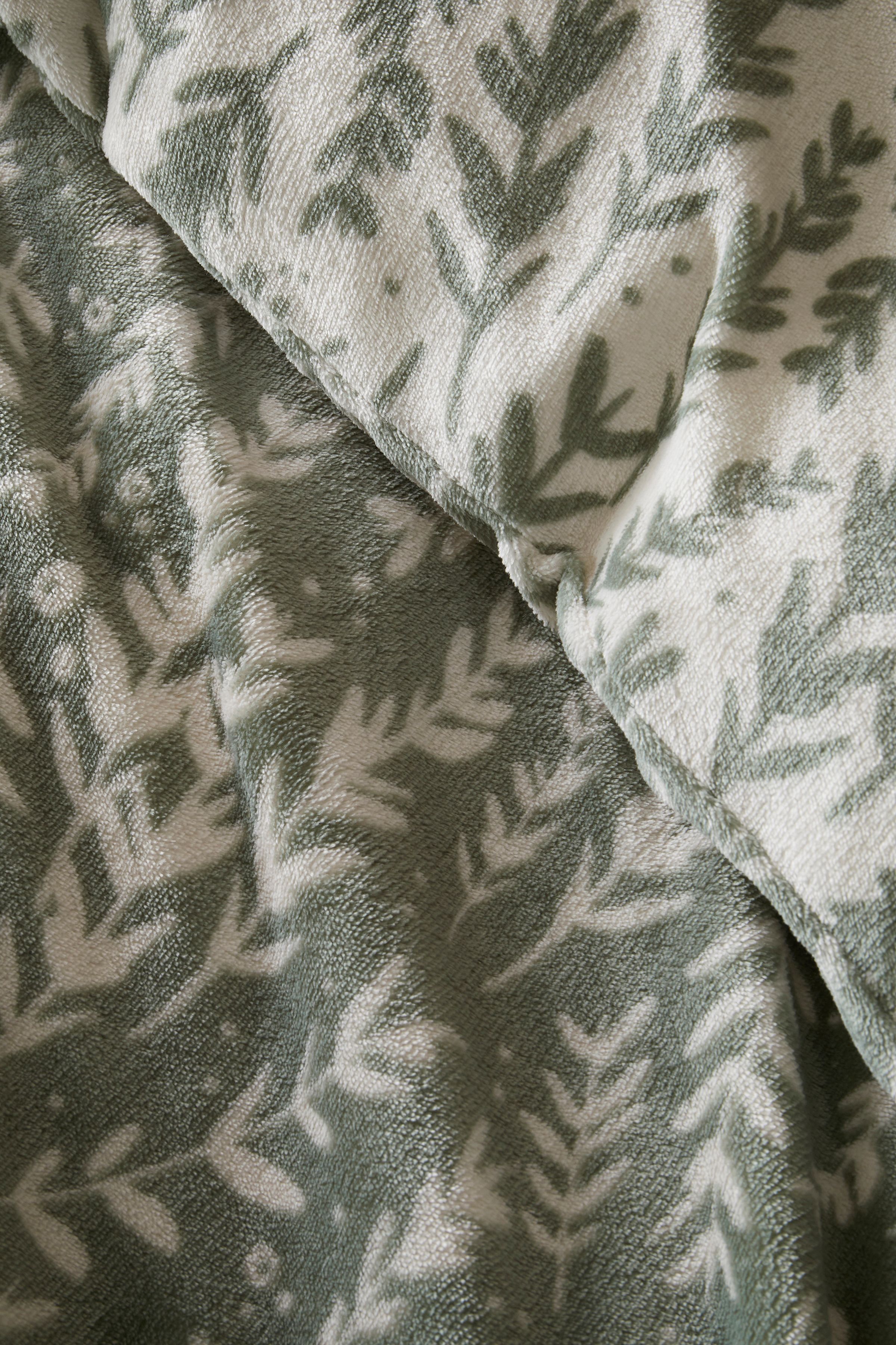 Fusion 'Winter Foliage' Super Soft Fleece Duvet Cover Set in Green 3