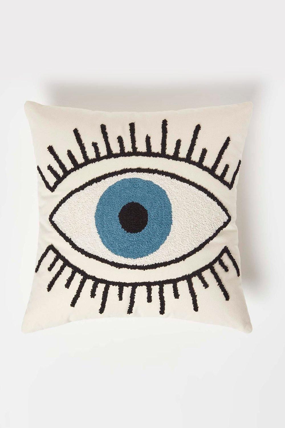 Homescapes Eye See You White Tufted Cotton Cushion