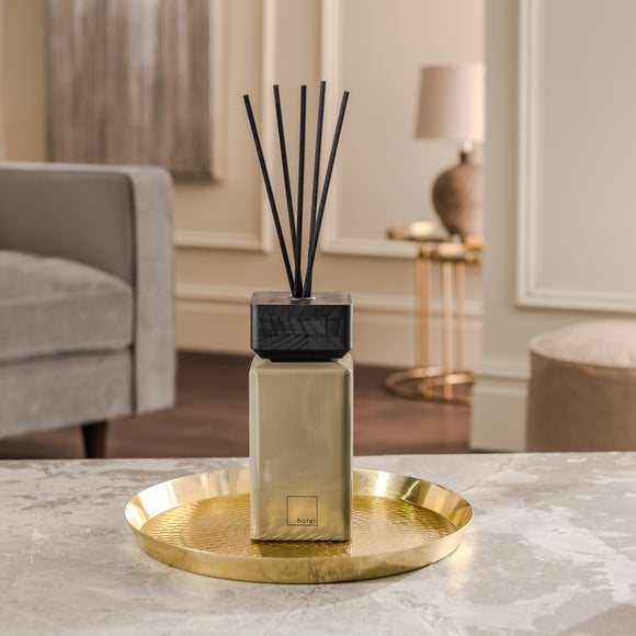 Hotel Dawn White Floral Plum & Red Berries Diffuser