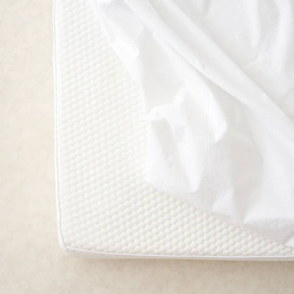 The Tiny Bed Company Waterproof Mattress Protector to fit SnüzPod 4 - 75.5 x 40cm in White