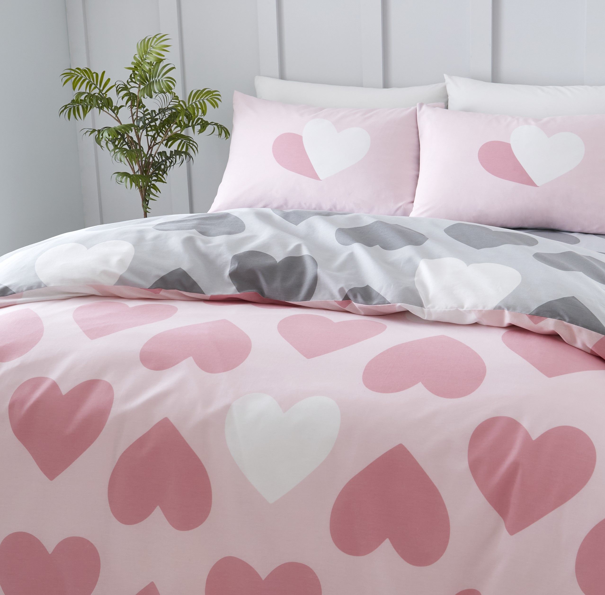 GAVENO CAVAILIA Hearts Printed Duvet Cover in Pink