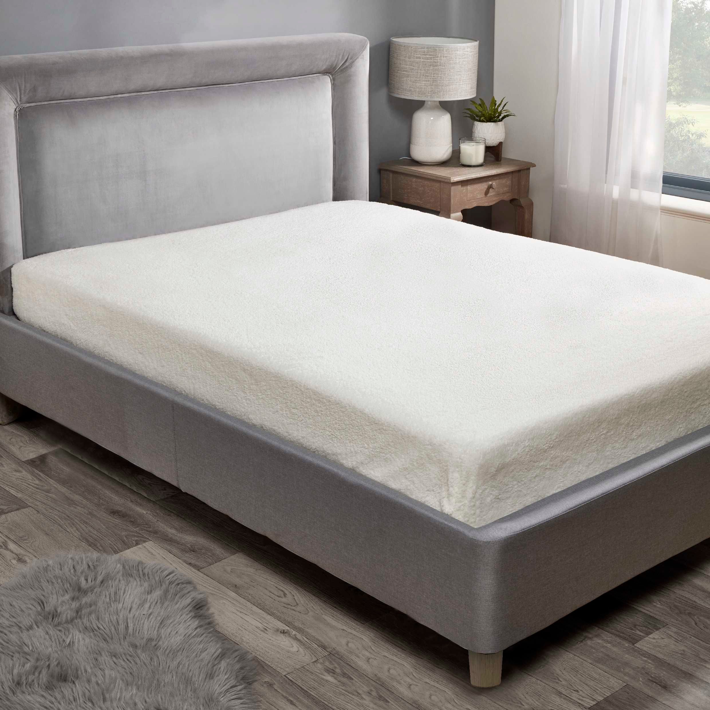 Rapport Home Teddy Fleece Plain Fitted Bed Sheets in Cream | Size: Single