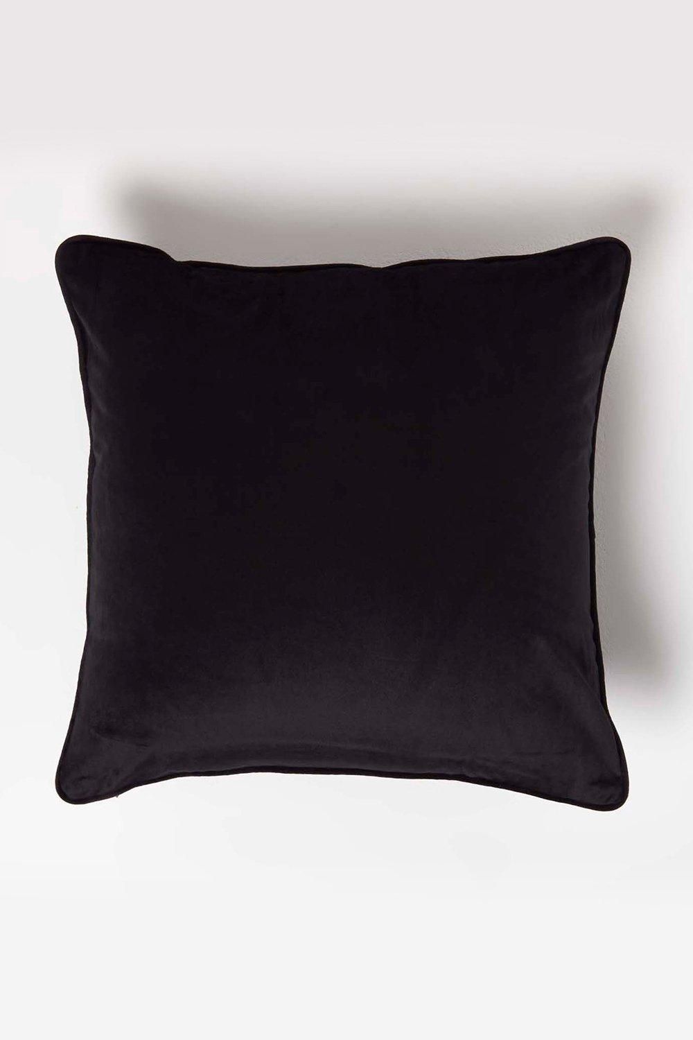 Homescapes Filled Velvet Cushion with Piped Edge 46 x 46 cm in Black