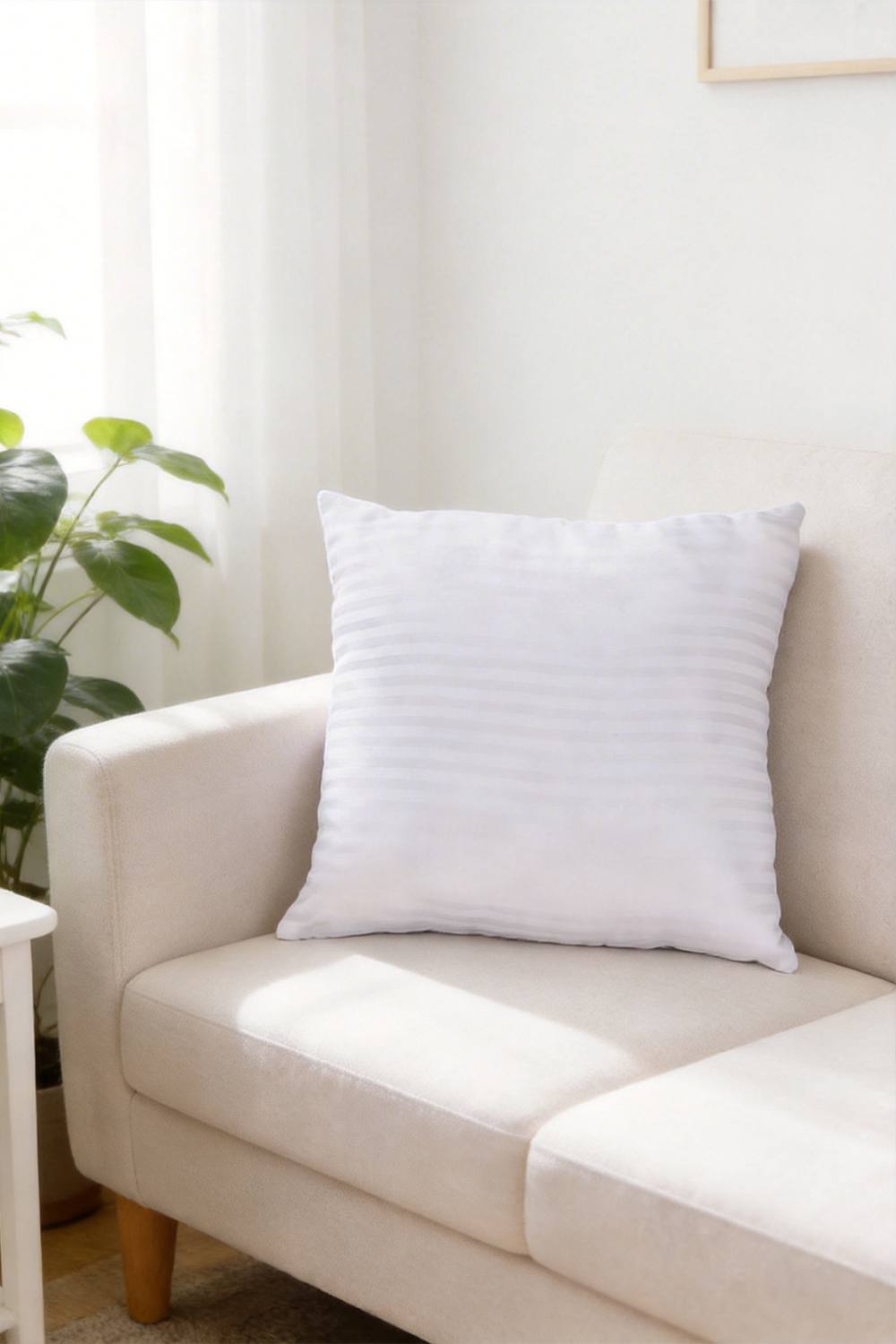 Living and Home Striped Universal Pillow Insert，45 cm x 45 cm in White