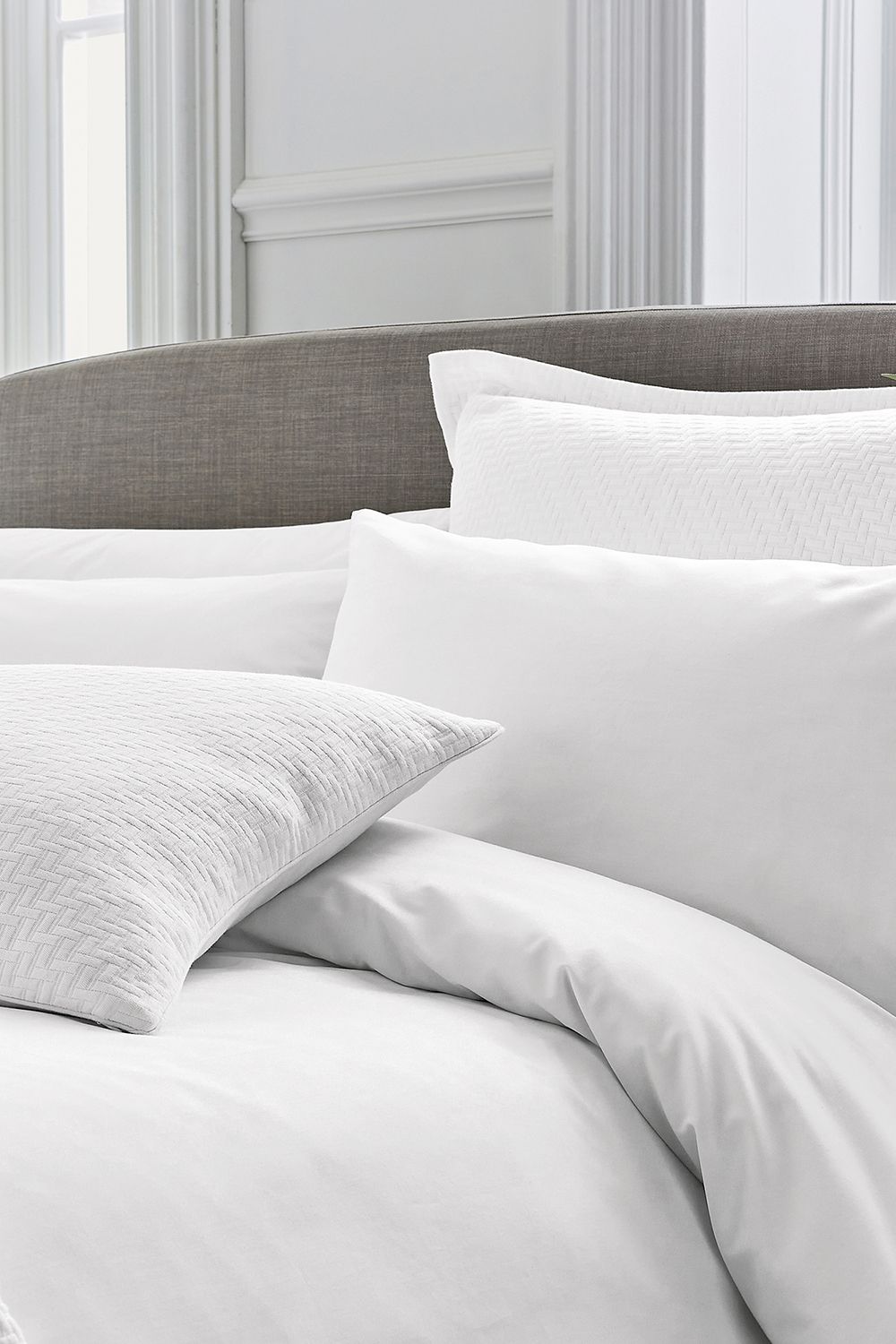 1951 'Andaz' Eqyptian Cotton Standard Pillowcase in White 2