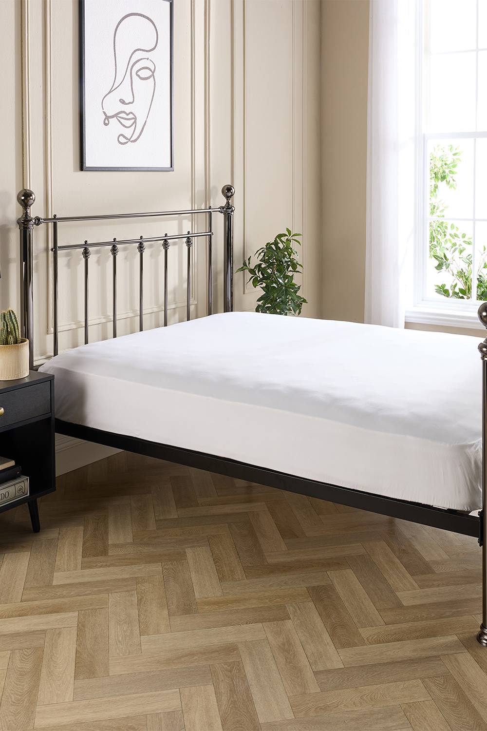 Hotel Pure Luxury 4 Star Fitted Sheet in White