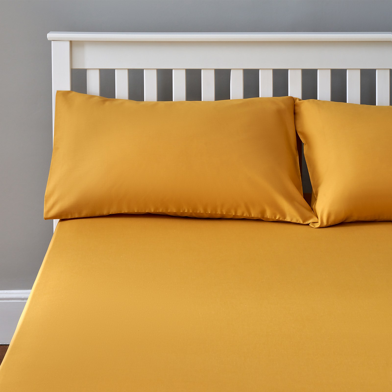 The Willow Manor Easy Care Percale Double Fitted Sheet - Ochre