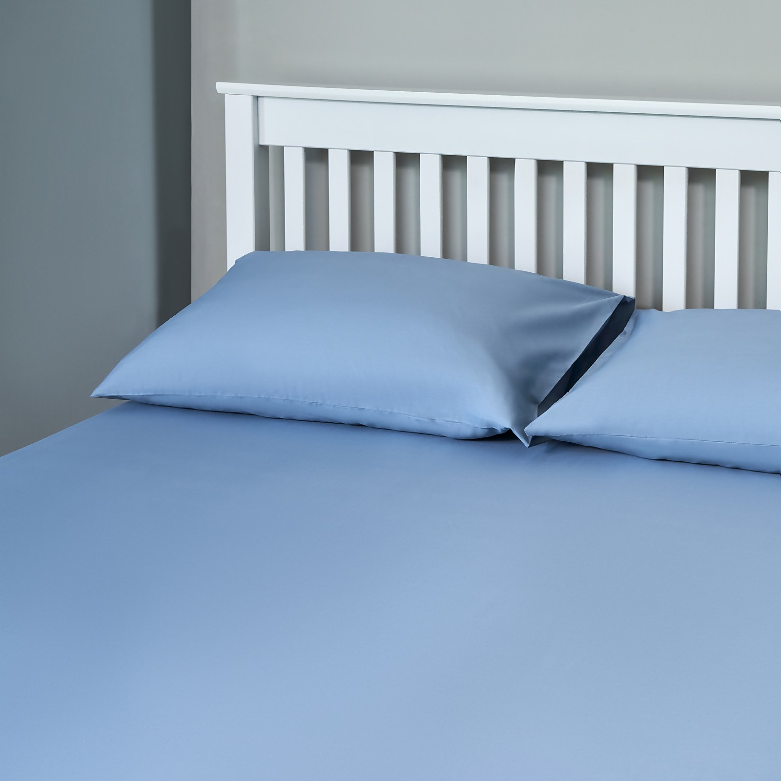 The Willow Manor 100% Cotton Percale Super King Fitted Sheet - Bluebell