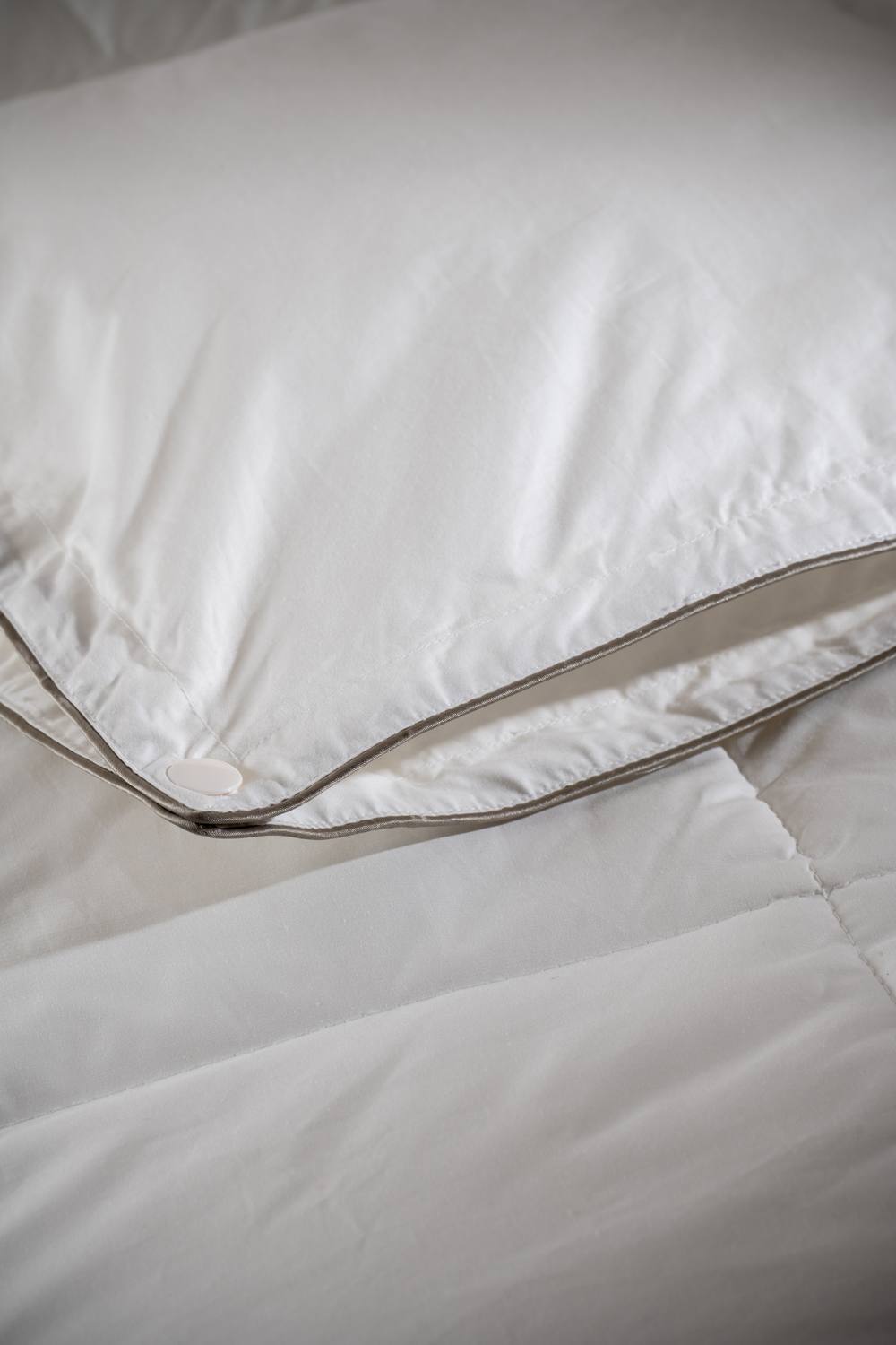 Soak&Sleep 7.5 Tog Soft as Down Duvet in White 4
