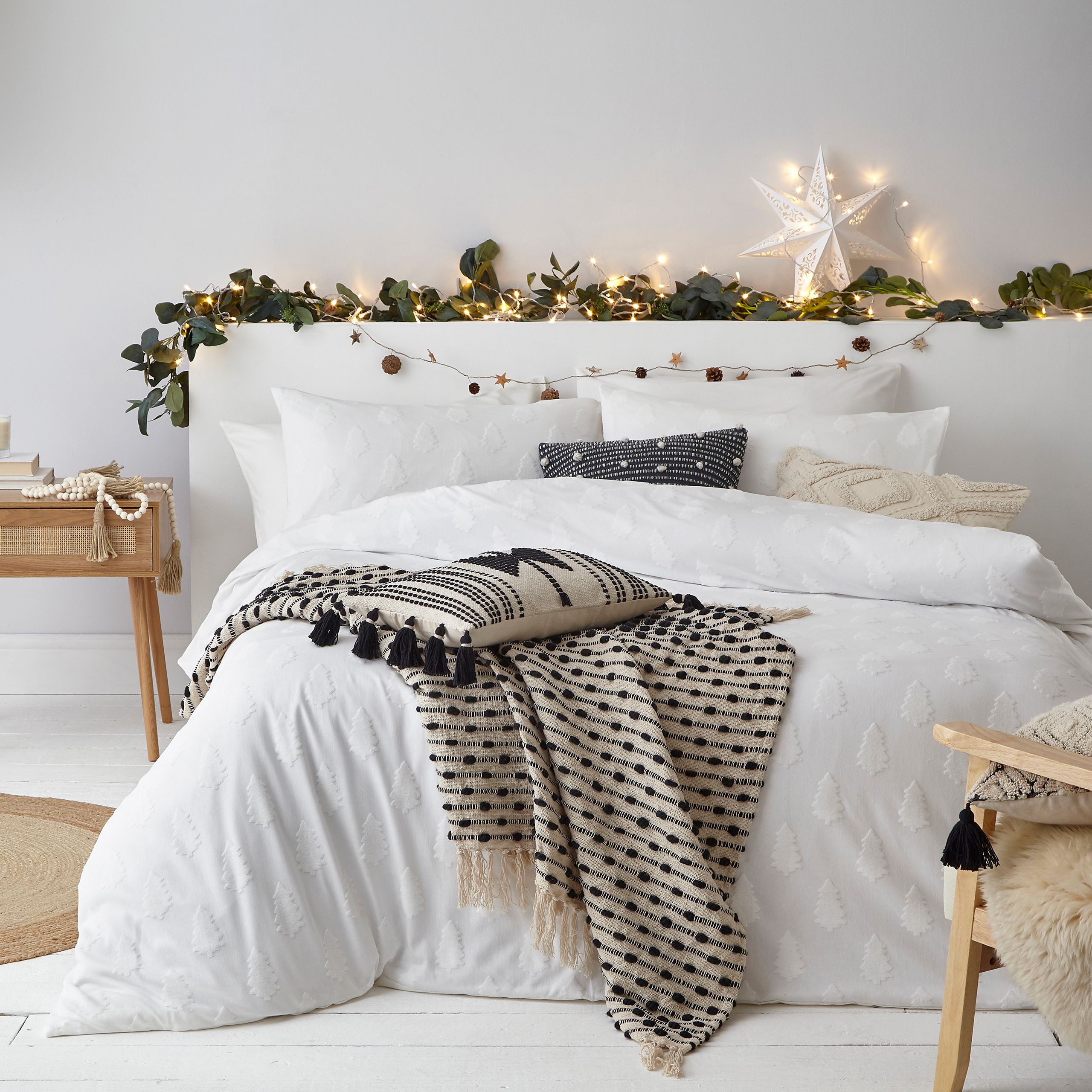 The Linen Yard Tufted Tree 100% Cotton Duvet Cover Set in White