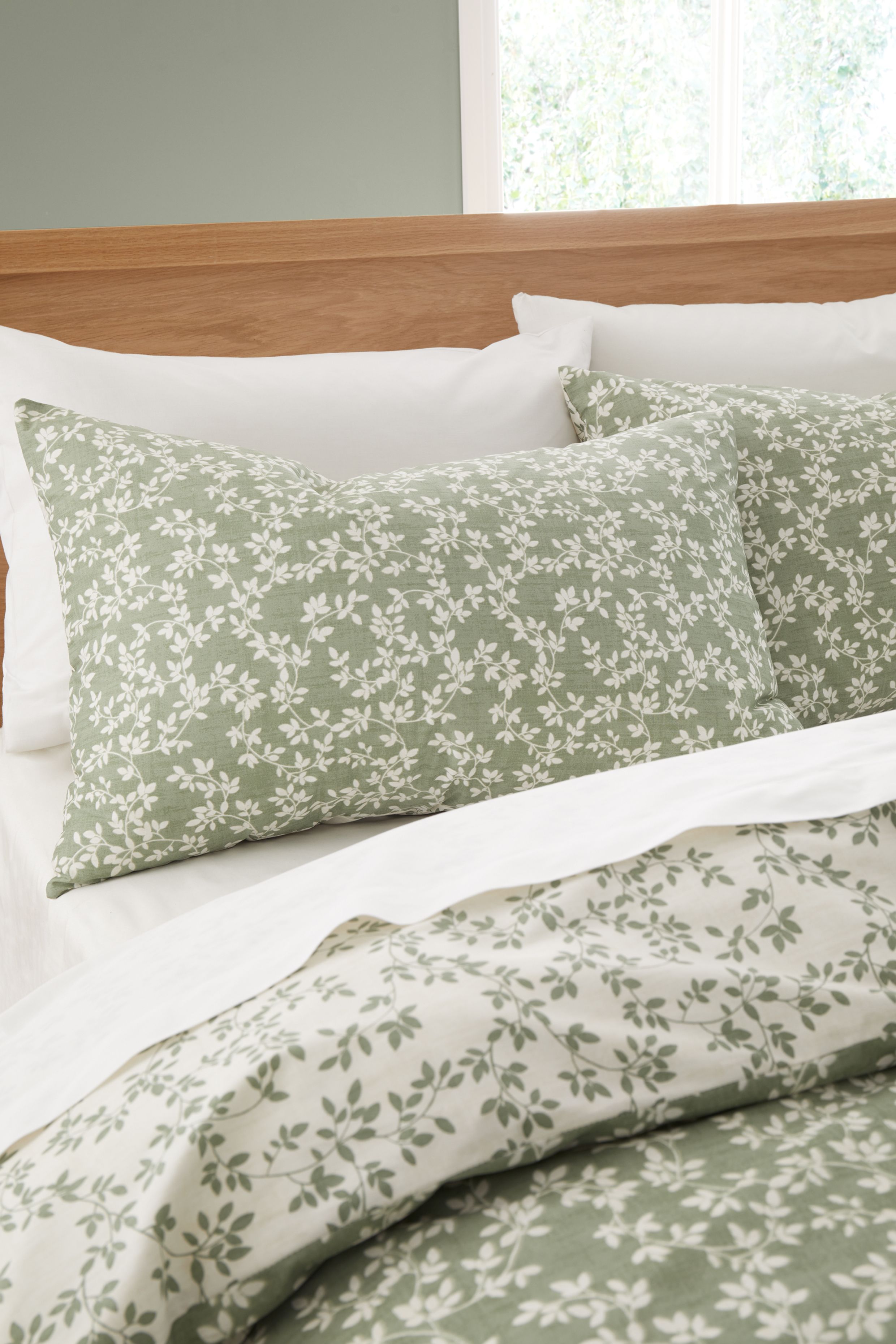 Bianca 'Shadow Leaves' 200TC Cotton Duvet Cover Set in Green 3