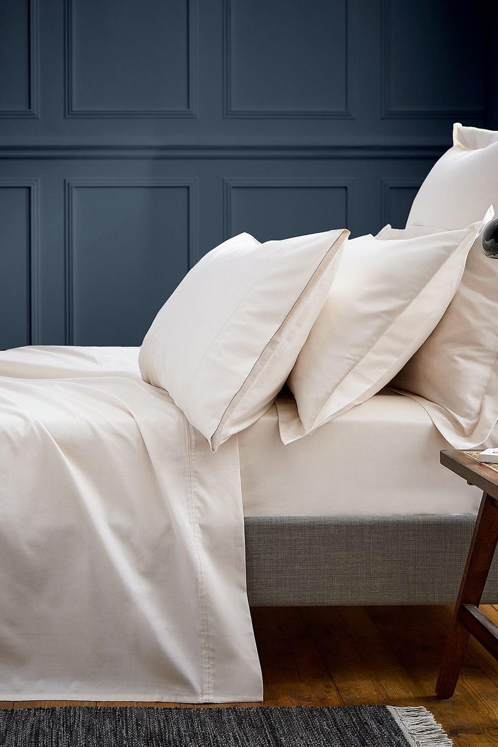 1951 'Luxury 600 Thread Count' Egyptian Cotton Fitted Sheet in Light Beige 2