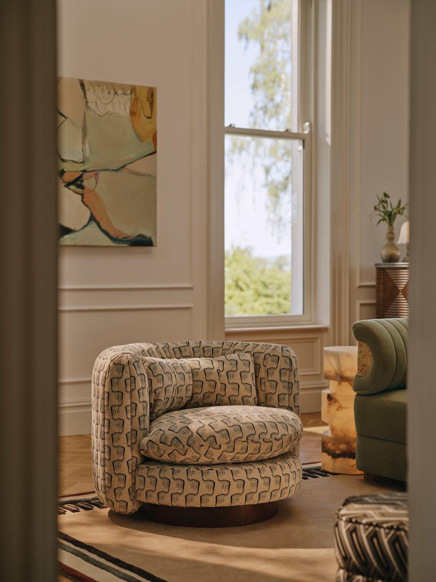 Vivienne Armchair, Theron