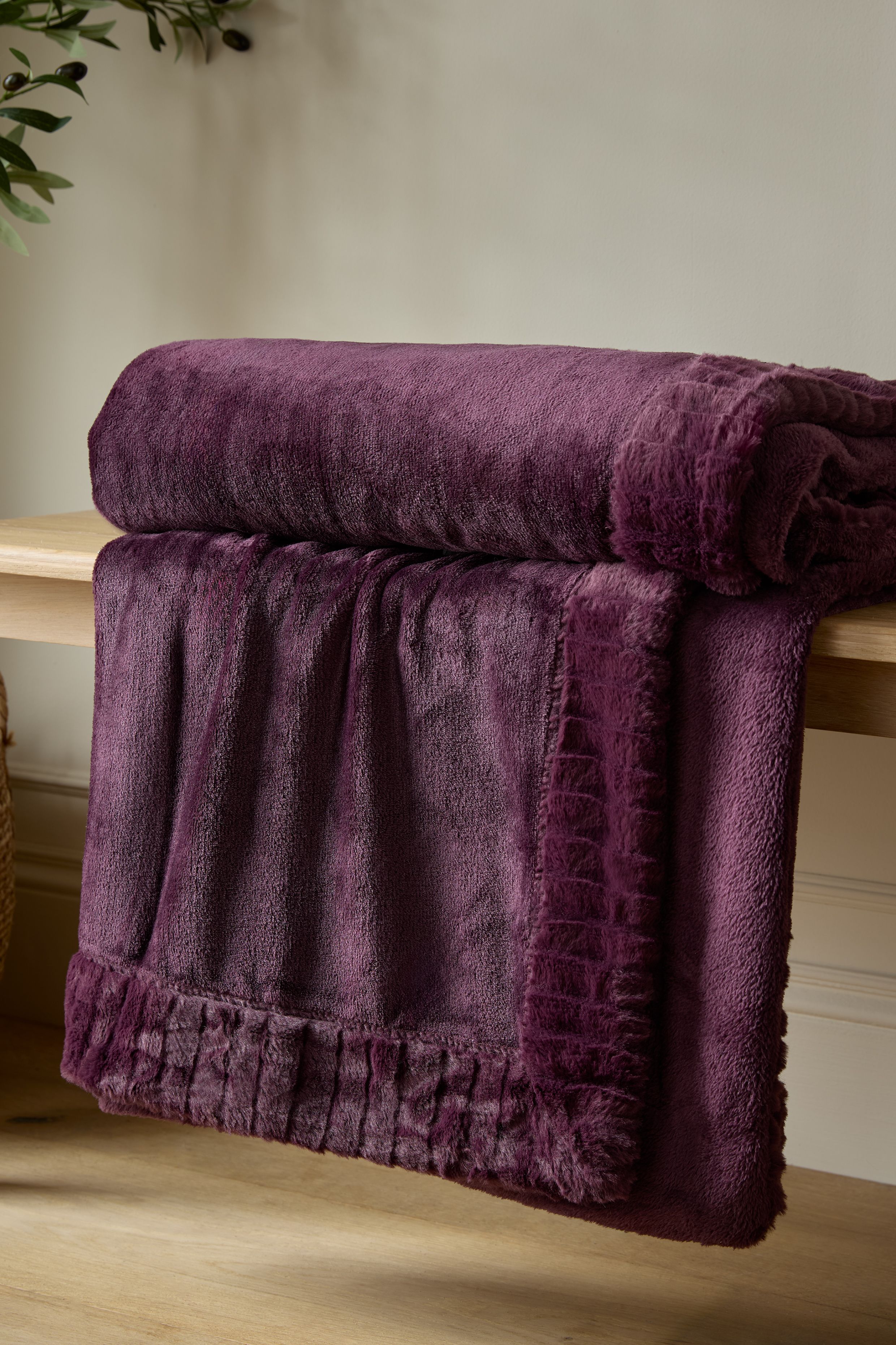 Catherine Lansfield 'Velvet & Faux Fur' Throw in Plum