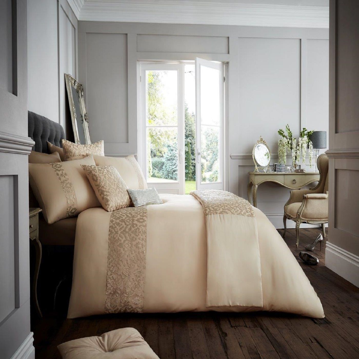 Smart Living Premium Venice Duvet Cover With Pillowcases in Natural