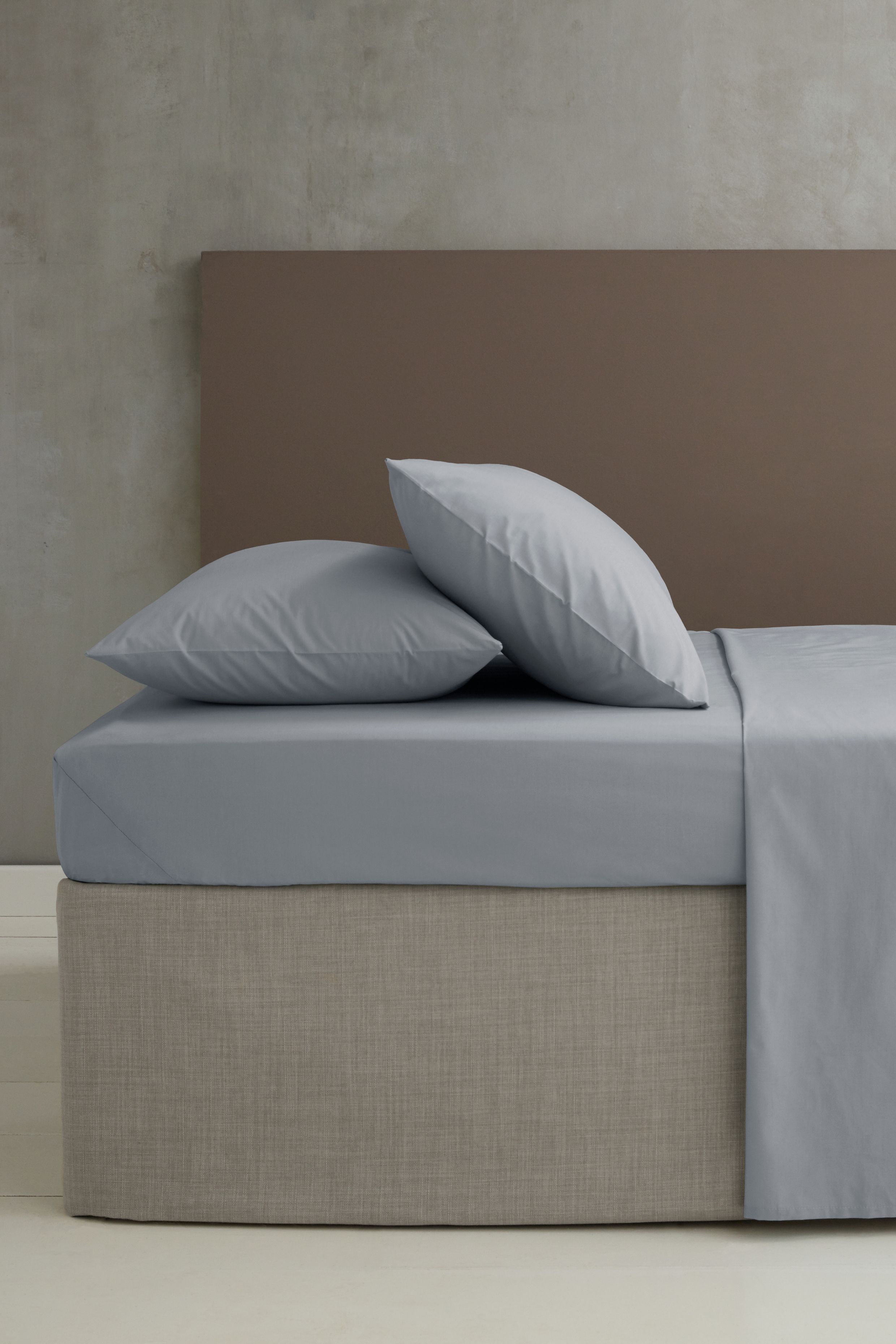 Catherine Lansfield 'Easy Iron Percale' Combed Polycotton 25cm Depth Sheet in Grey | Size: Super King Fitted