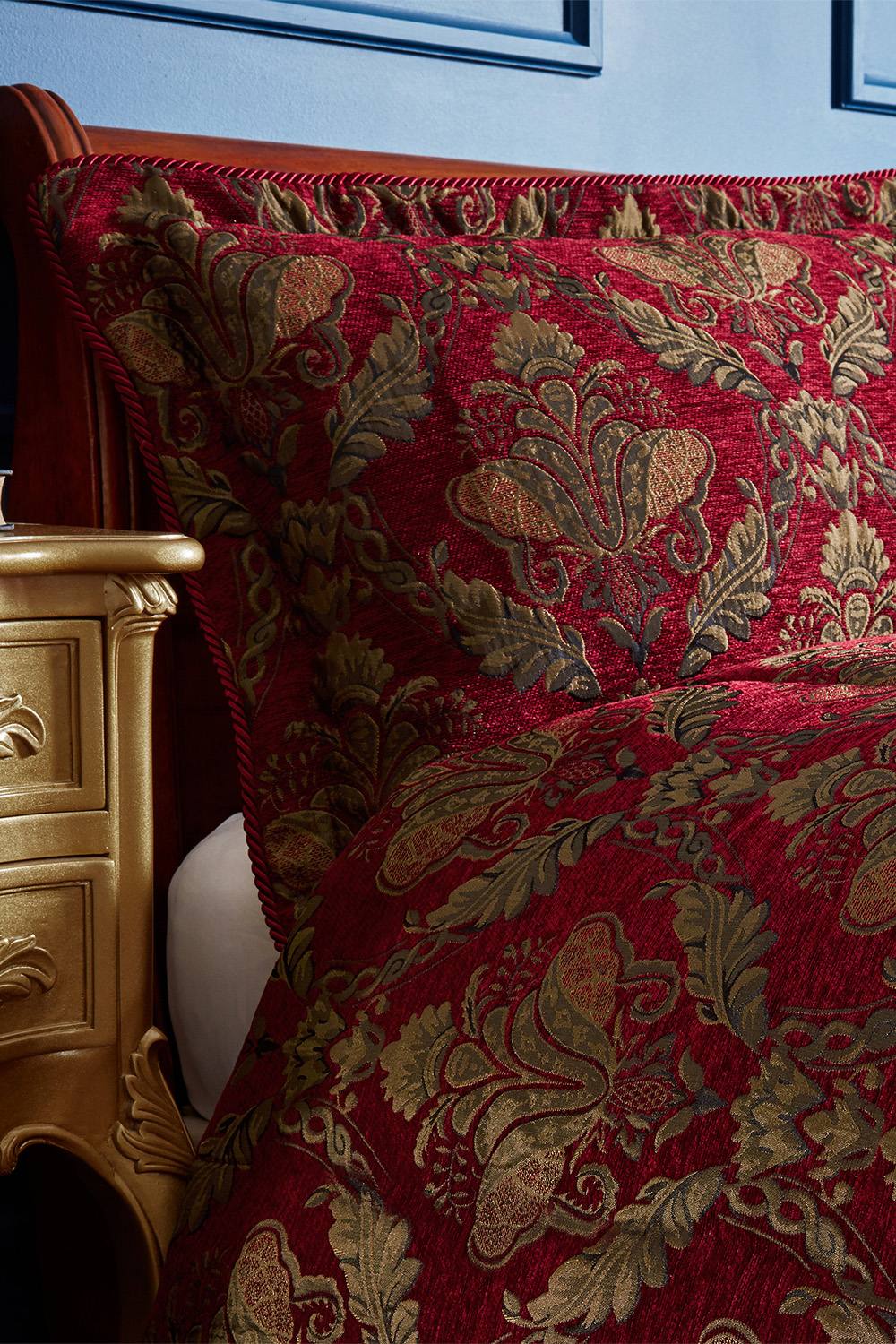 Paoletti Shiraz Traditional Damask Jacquard Floral Piped Pillow Sham in Burgundy