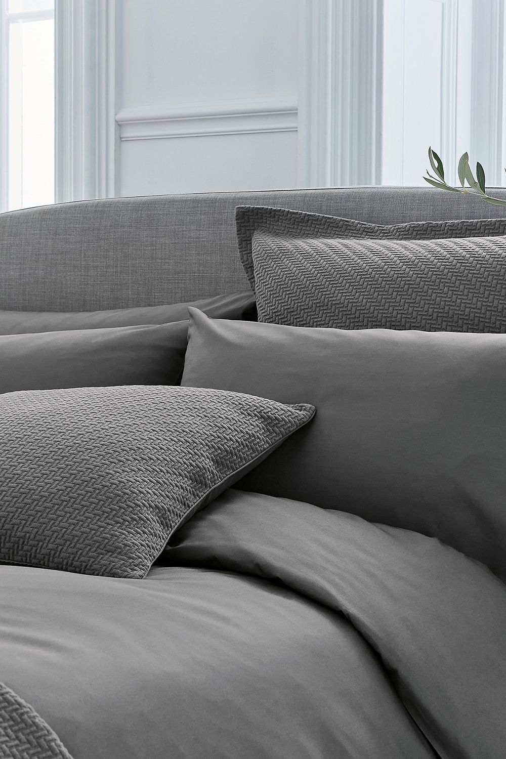 1951 'Andaz' Eqyptian Cotton Standard Pillowcase in Charcoal 3