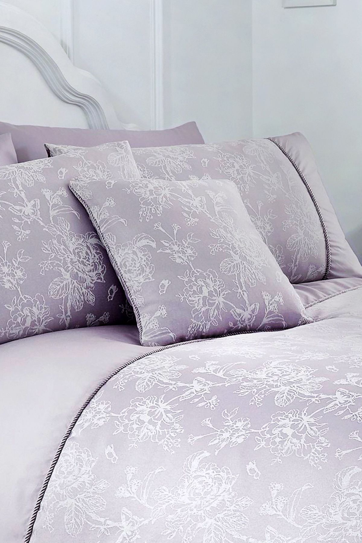 Dreams & Drapes 'Jasmine' Floral Jacquard Filled Cushion in Lavender