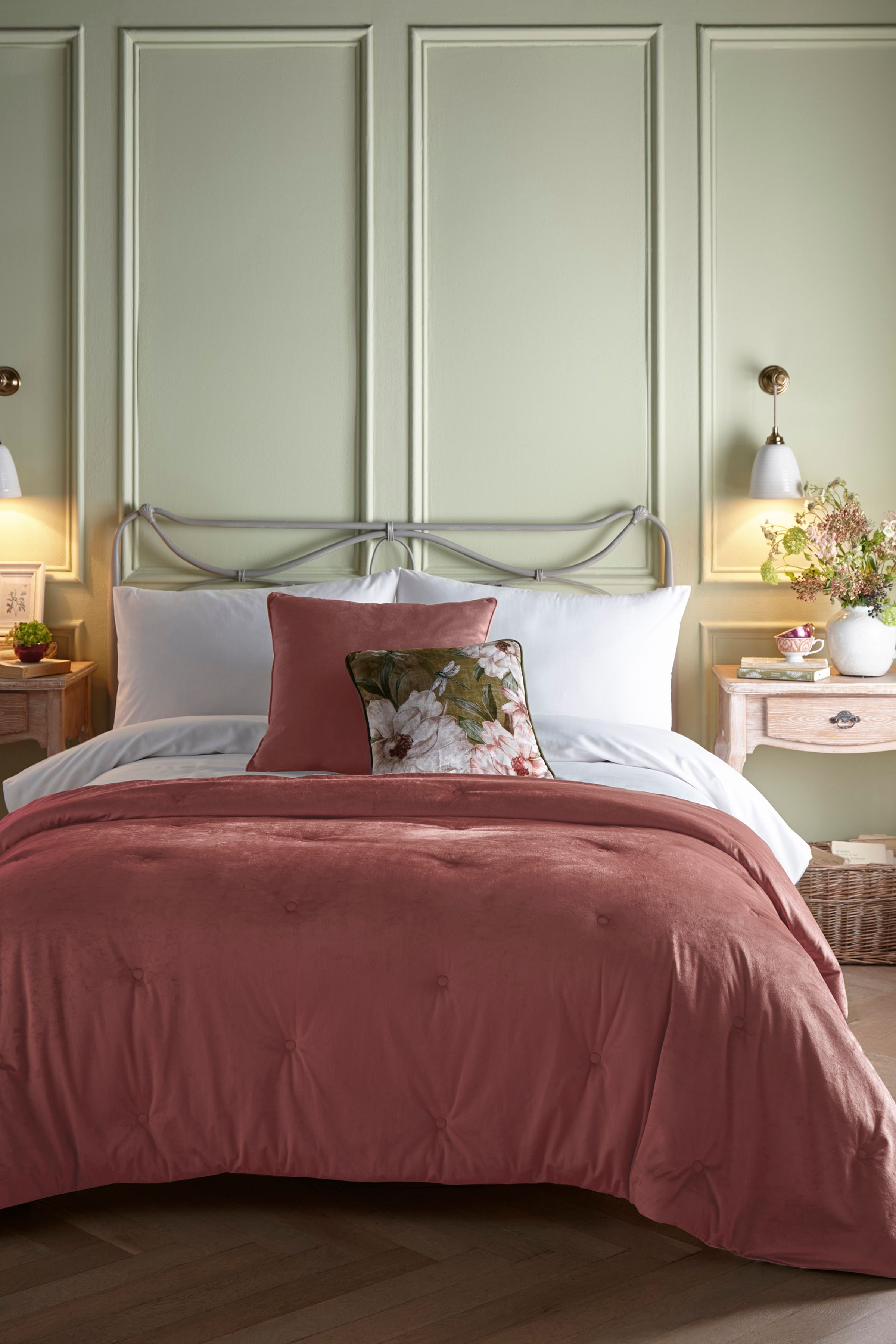 Appletree 'Austell' Velvet Bedspread in Pink