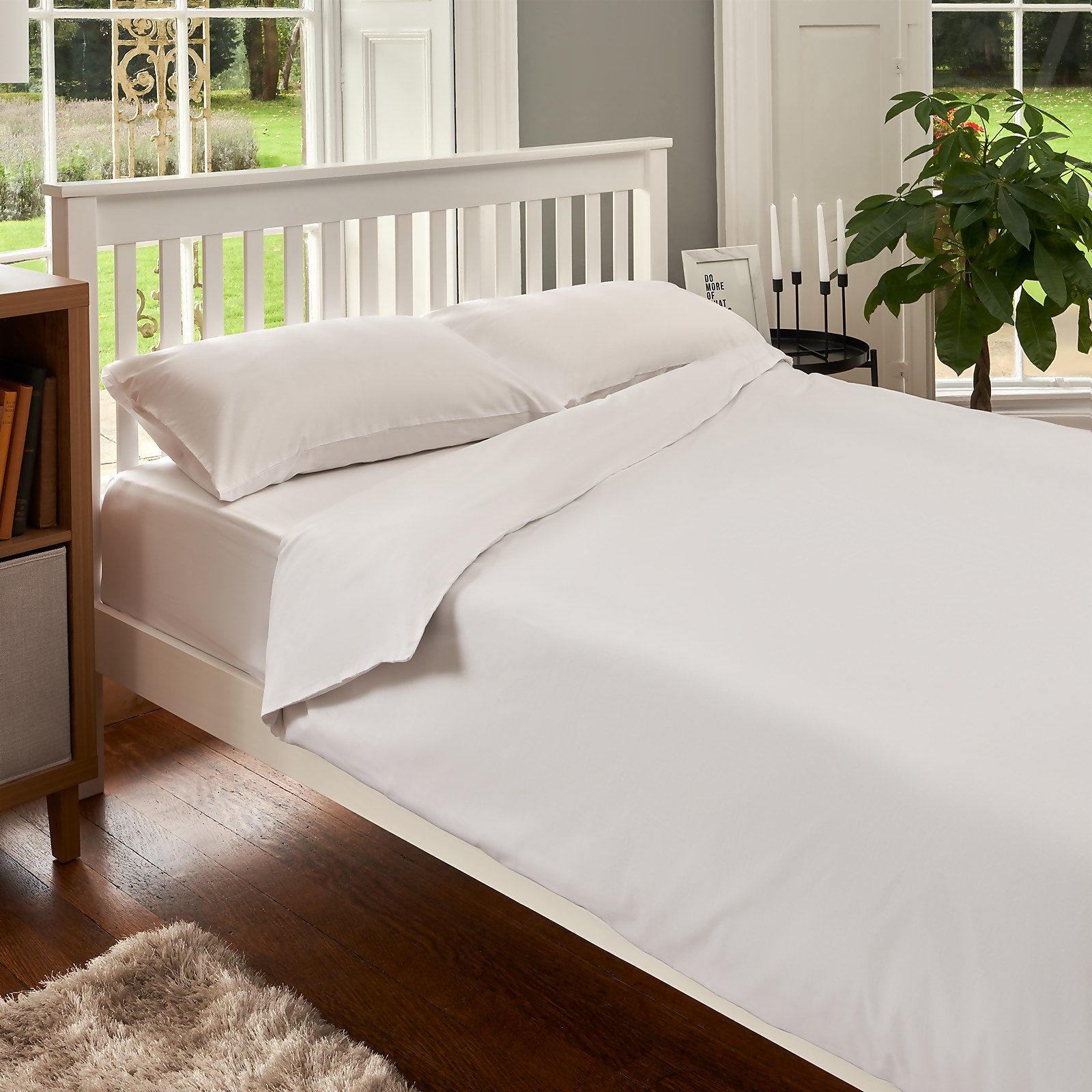 The Willow Manor Easy Care Percale Single Duvet Set - White