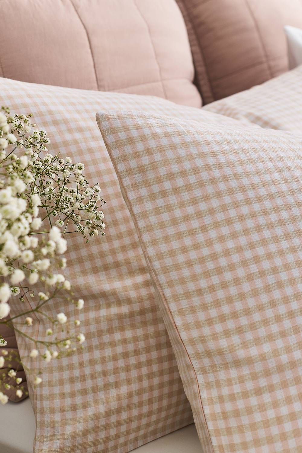 CHRISTY 'Gingham Yarn Dye' Textured Airy Yarn Dye Cotton Pillowcase Pair in Pink 3