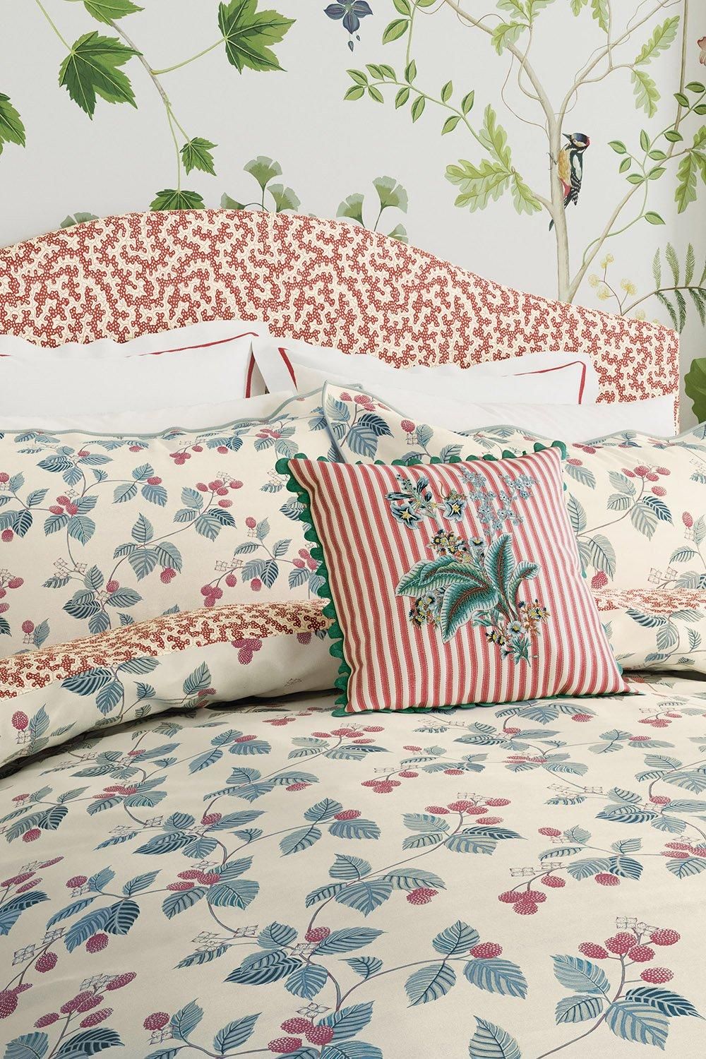 Sanderson 'Rubus' Square Pillow Case Pair in White 2
