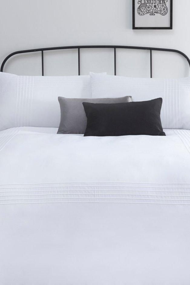 Serene 'Amalfi' Pin Tuck Duvet Cover Set in White