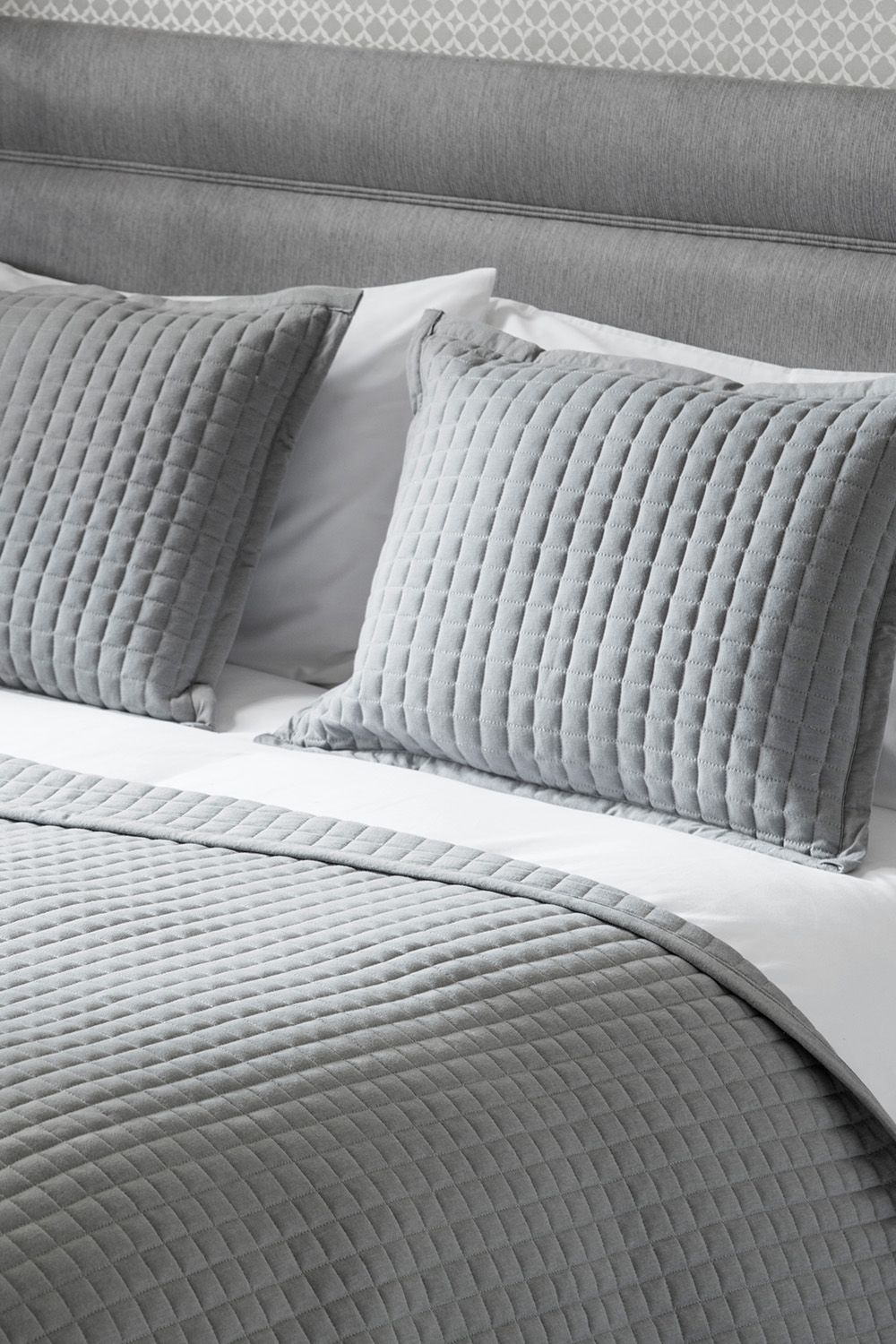 Belledorm Crompton Throw 150cm X 200cm in Grey