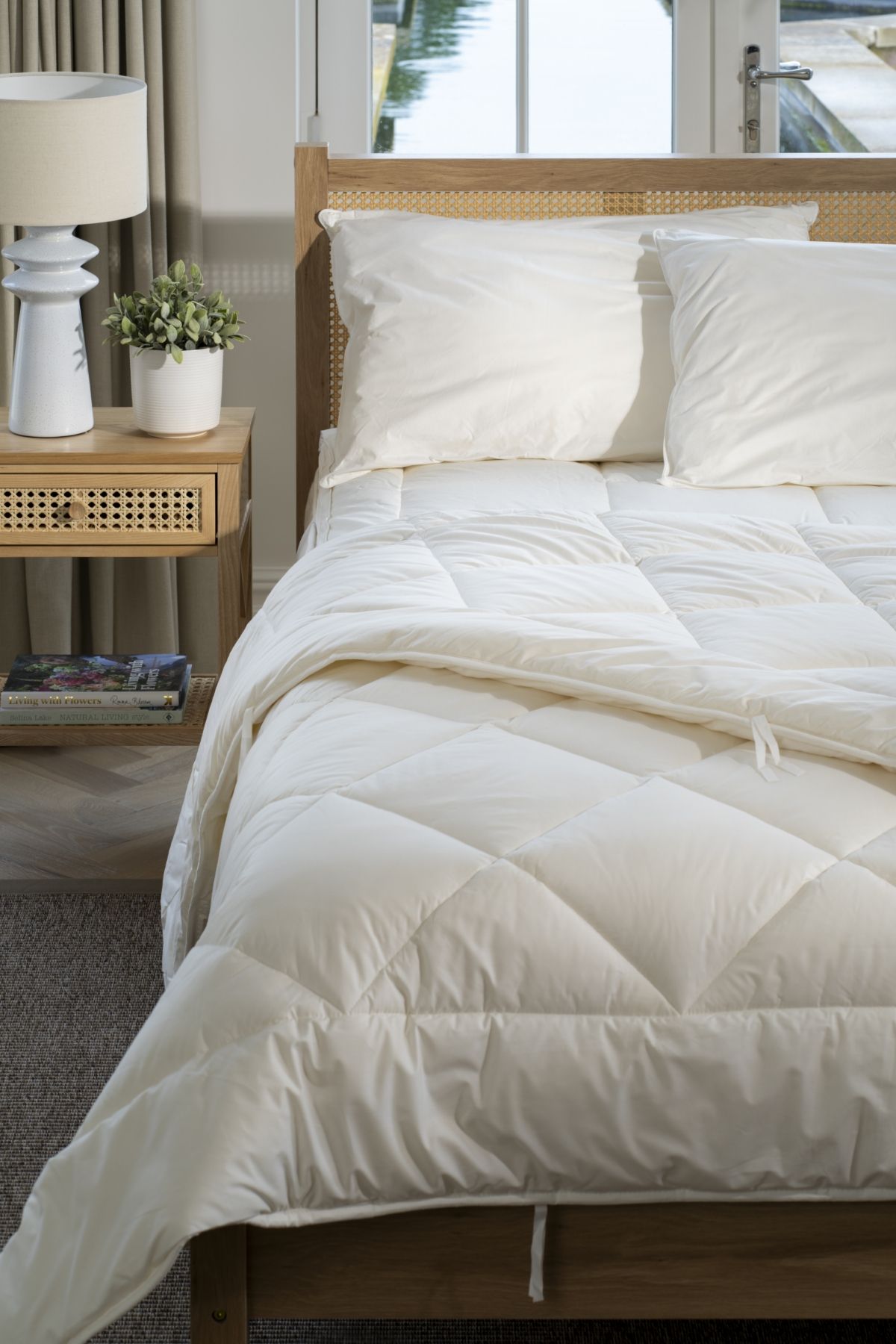 Soak&Sleep Summer Warmth New Zealand Wool Duvet in Off-White