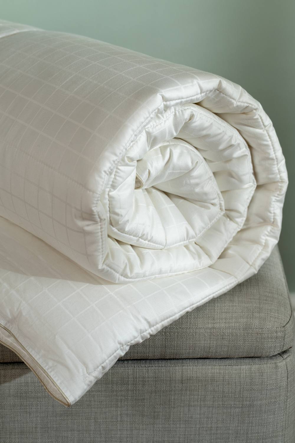 Soak&Sleep 9.0 Tog Soft As Down with Silk King Duvet in White 2