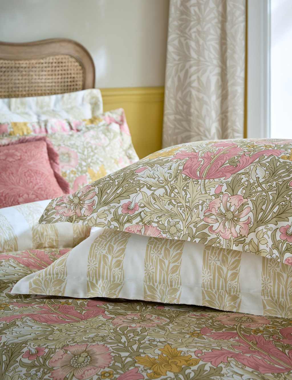 William Morris At Home Set of 2 Pure Cotton Compton Oxford Pillowcases Pink Mix