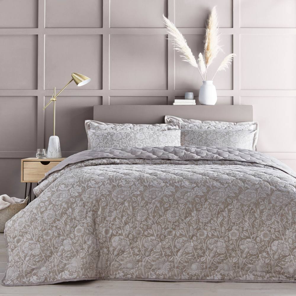 Portfolio Home Chatsworth Floral Quilted Bedspread Pillow Shams Throw Set 254x254cm in Natural