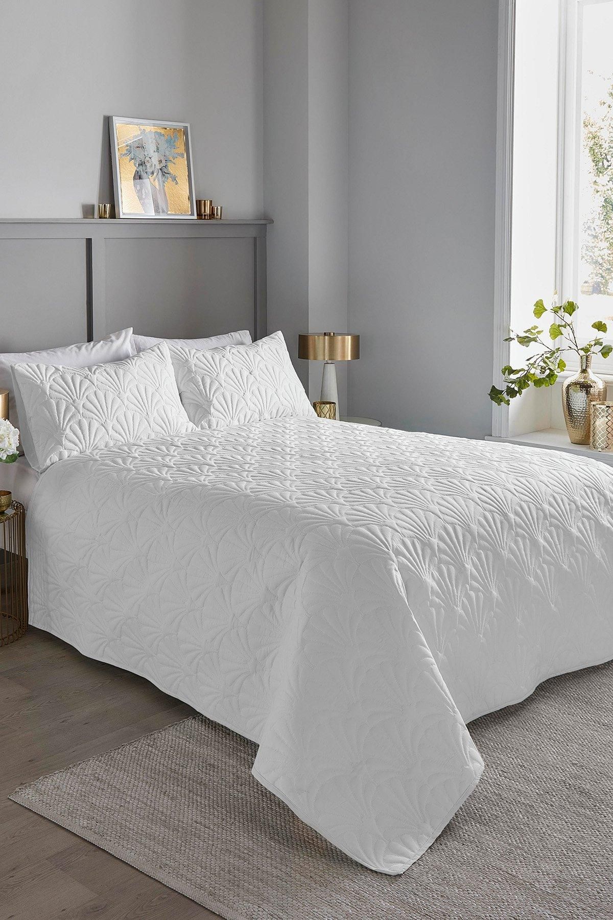 Serene 'Cavali' Pinsonic Microfibre Textured Warm Bedspread in White