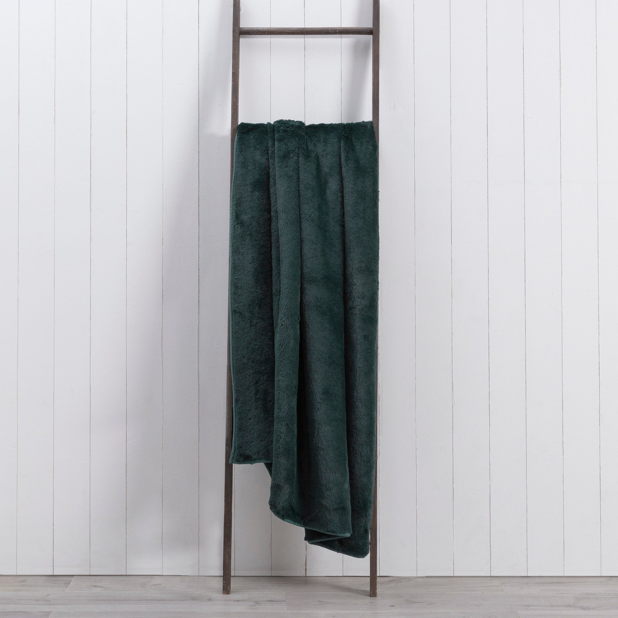 Aspen Plush Faux Fur 130cm x 180cm Throw Green