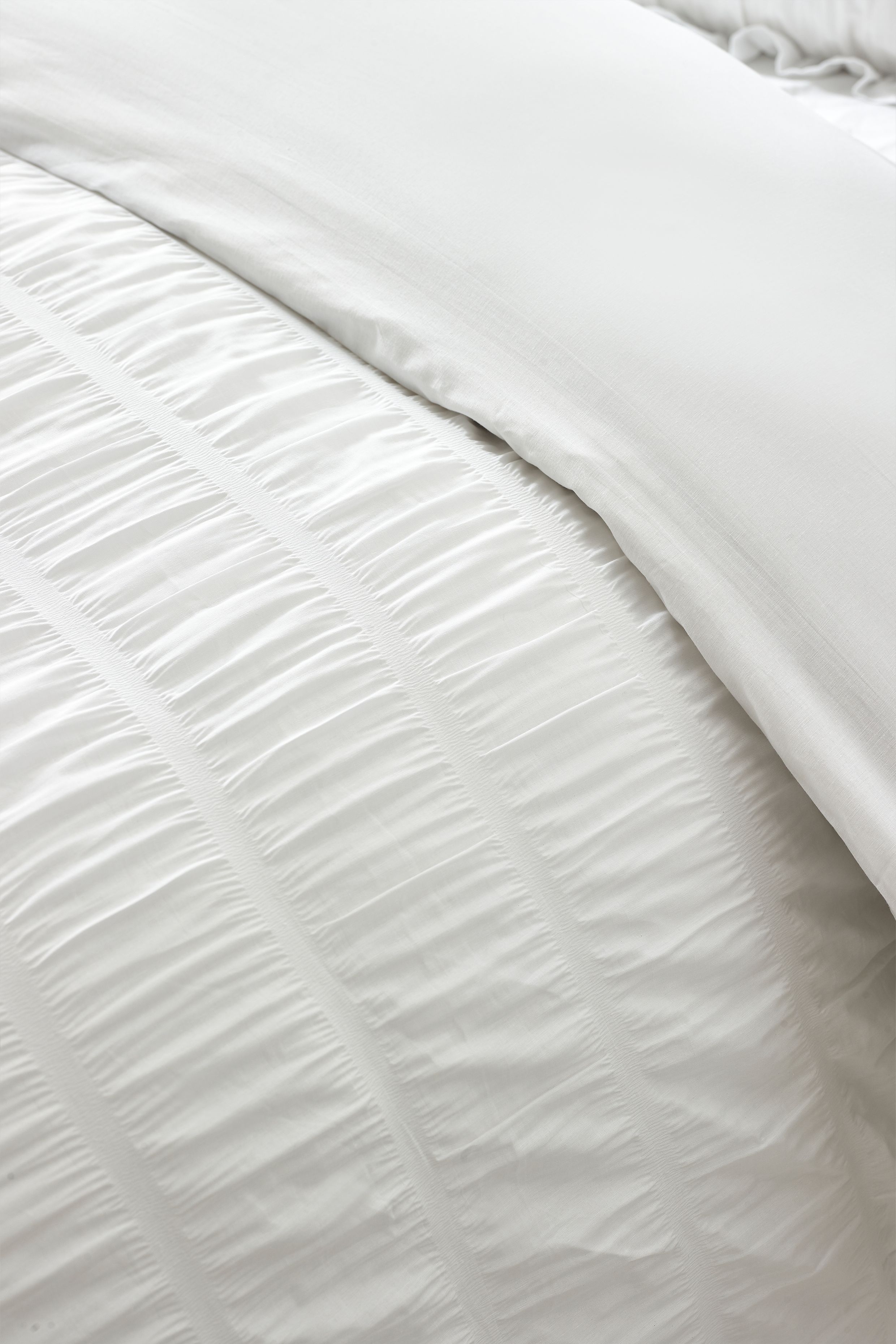Catherine Lansfield 'Seersucker Frill' Duvet Cover Set in White 3