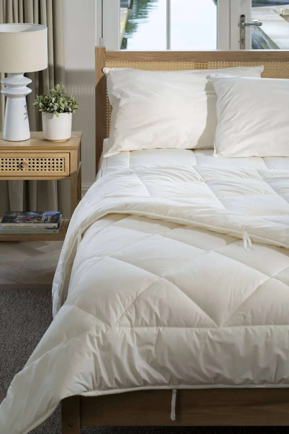 Soak&Sleep Spring/Autumn Warmth New Zealand Wool Duvet in White
